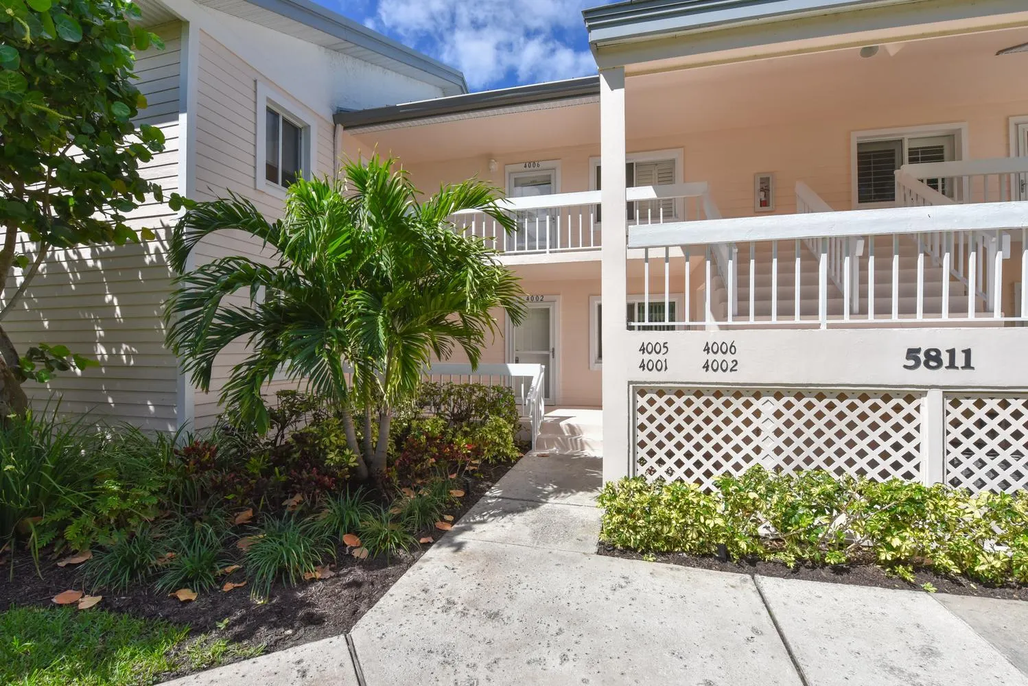5811 NE GULFSTREAM Way #4002