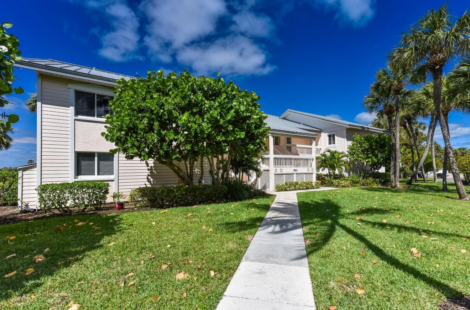 5811 NE GULFSTREAM Way #4002