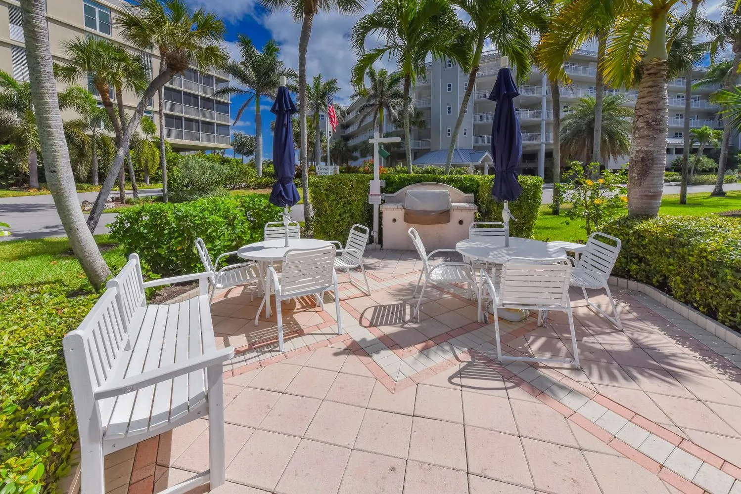 5811 NE GULFSTREAM Way #4002