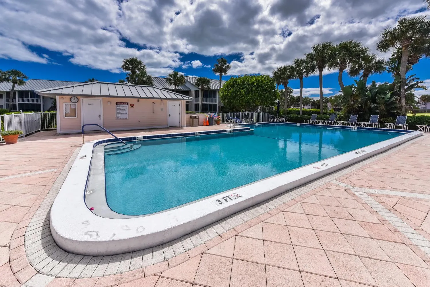 5811 NE GULFSTREAM Way #4002