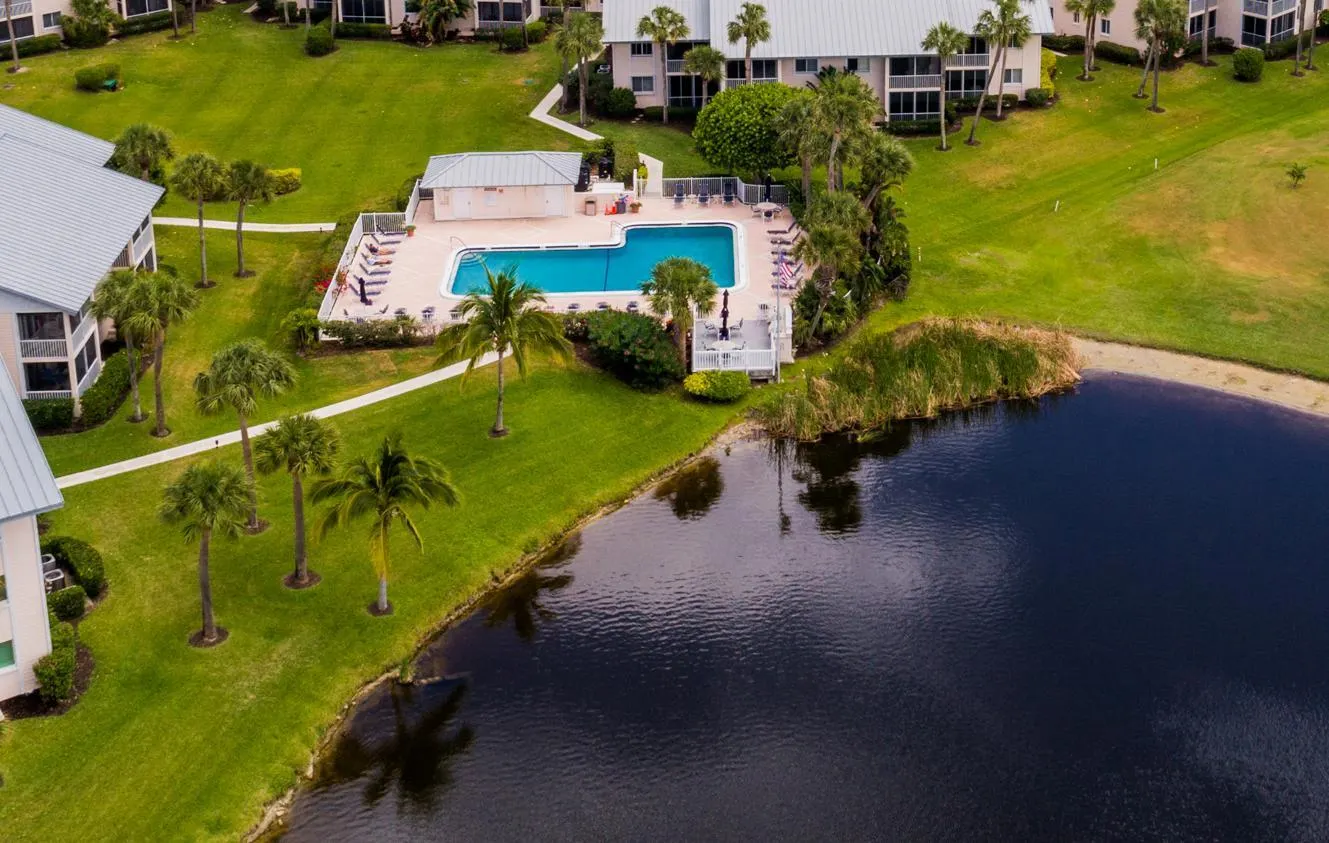 5811 NE GULFSTREAM Way #4002