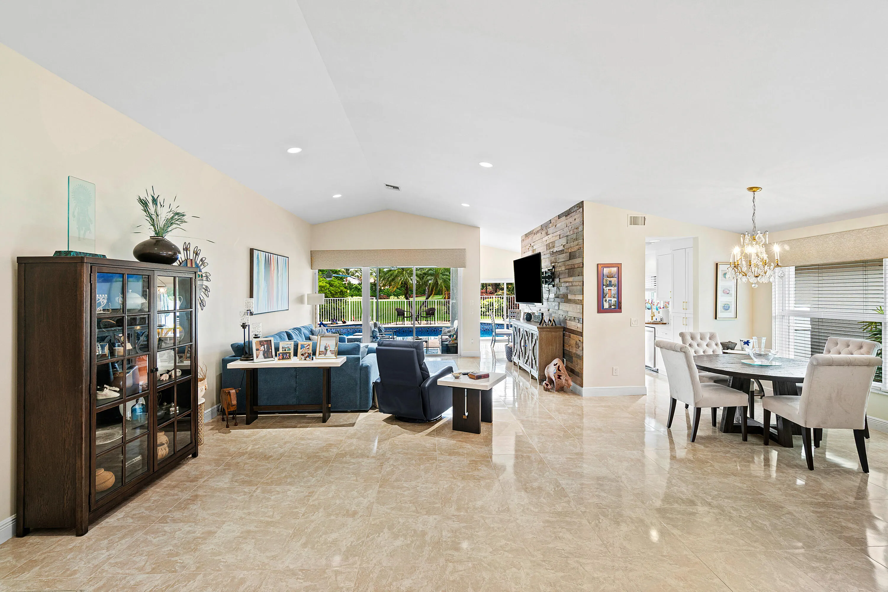 11270 Cloverleaf Circle