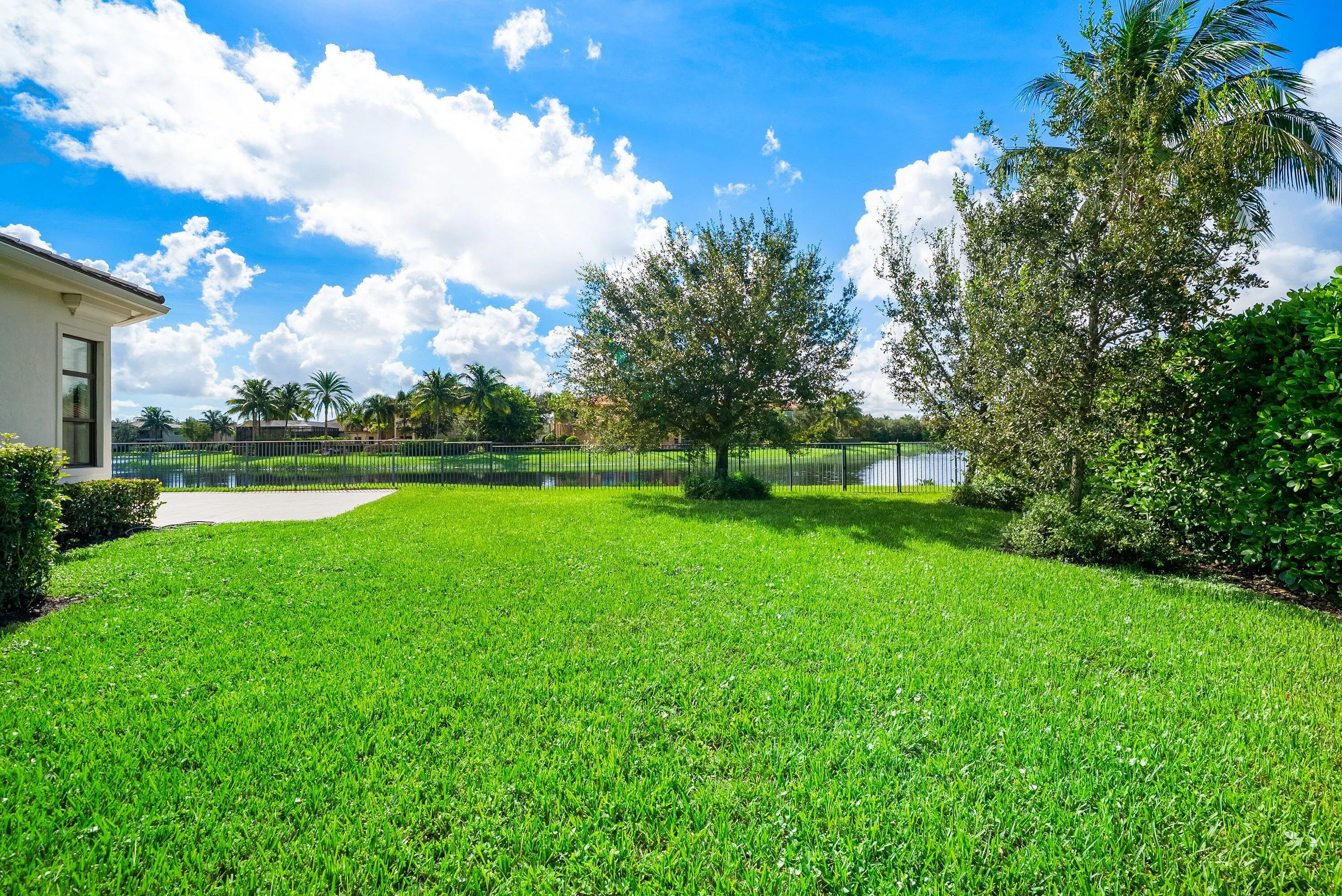 16526 Fleur De Lis Way