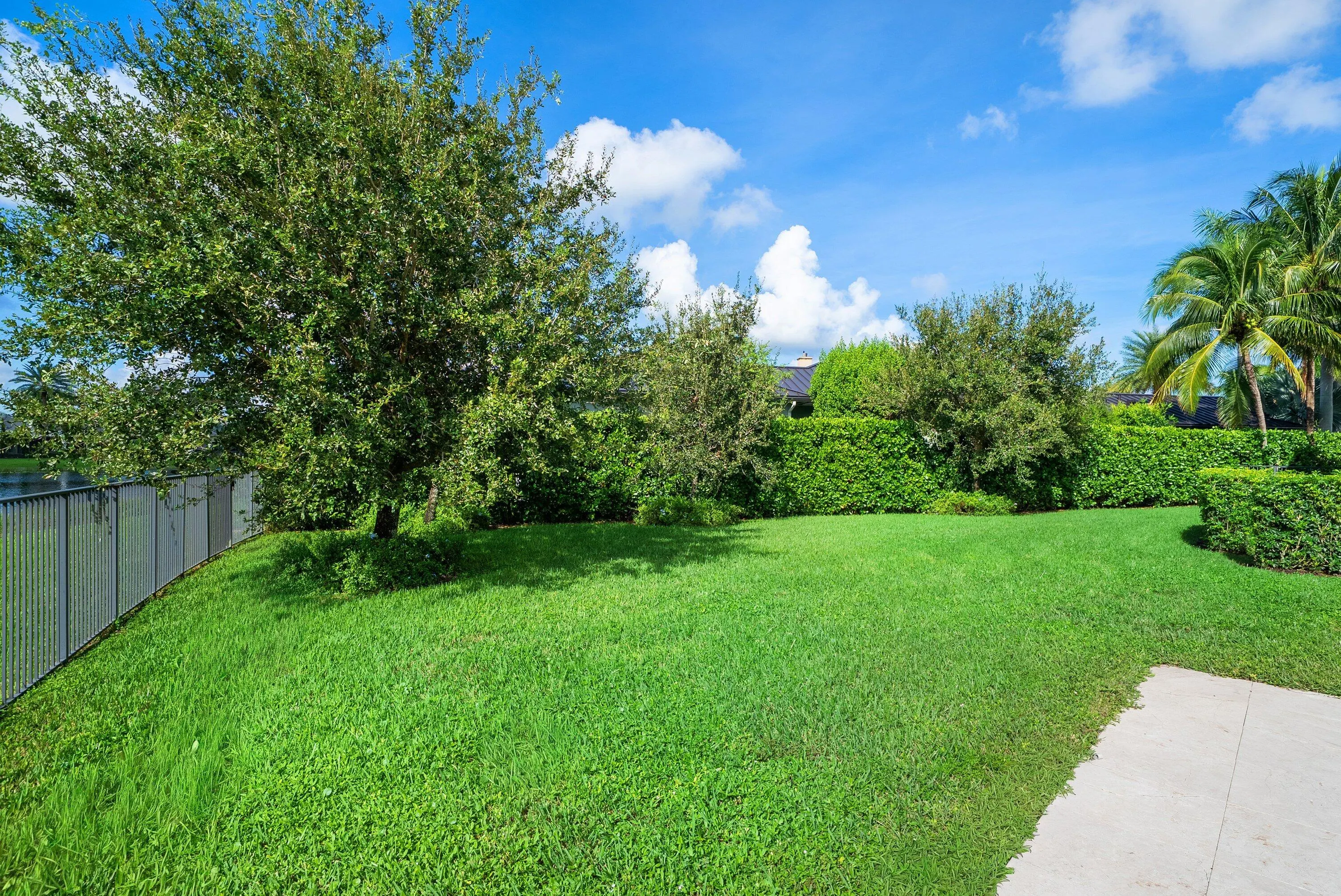 16526 Fleur De Lis Way