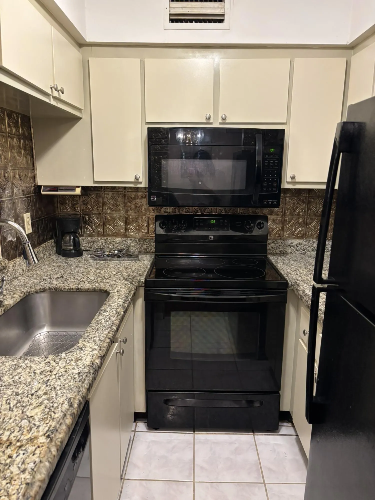7106 GOLF COLONY Court #201
