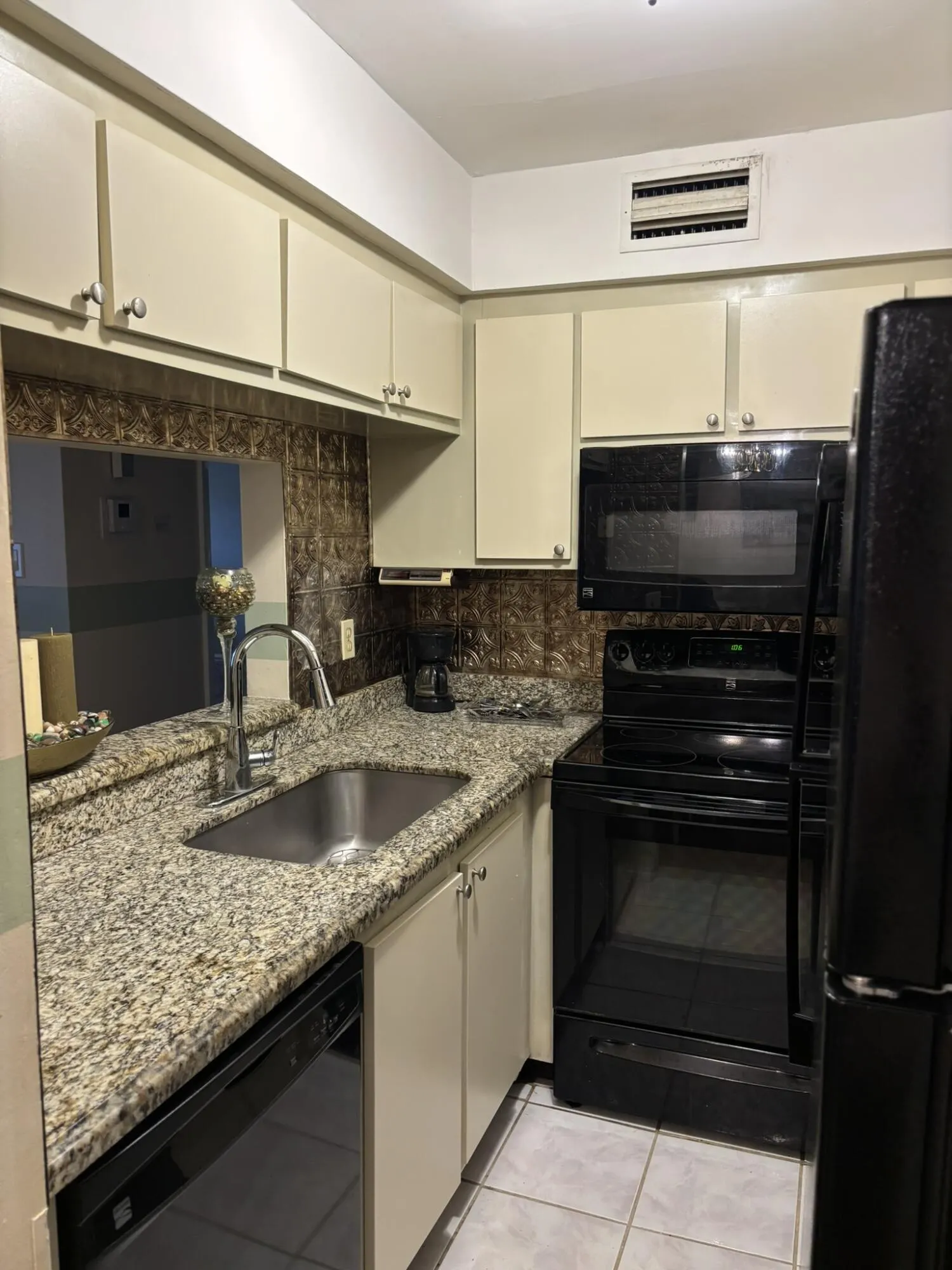 7106 GOLF COLONY Court #201
