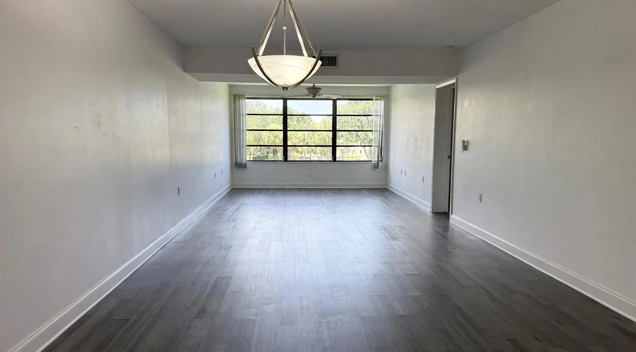 6025 Balboa Circle