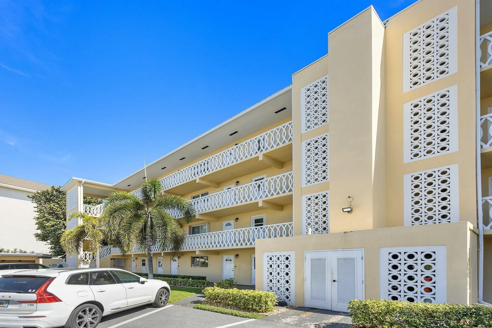 330 N Federal Highway #211