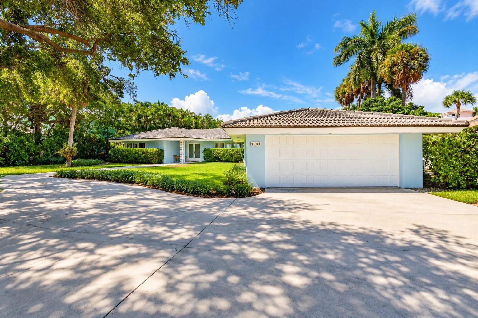 1141 BANYAN Road