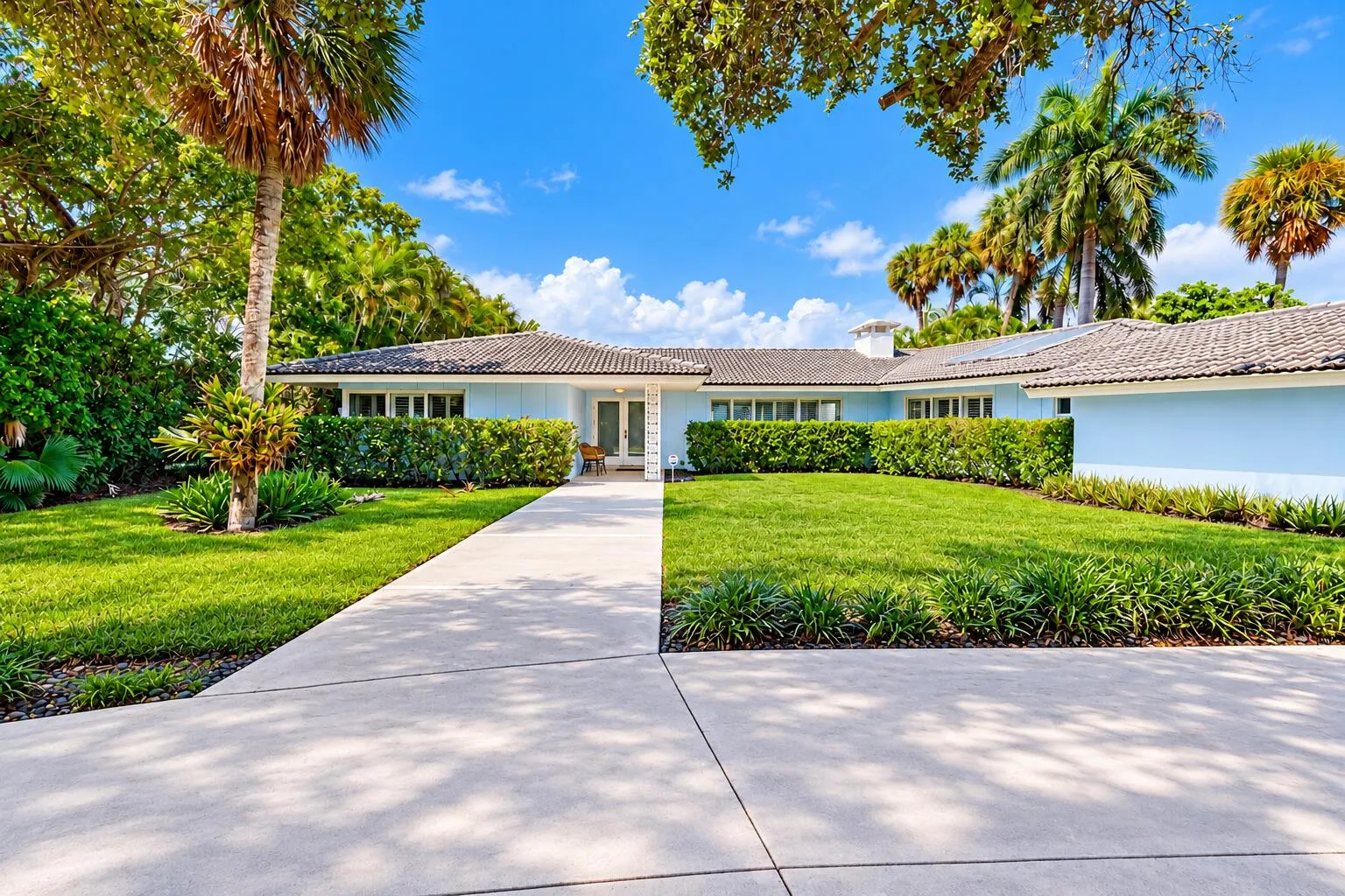 1141 BANYAN Road