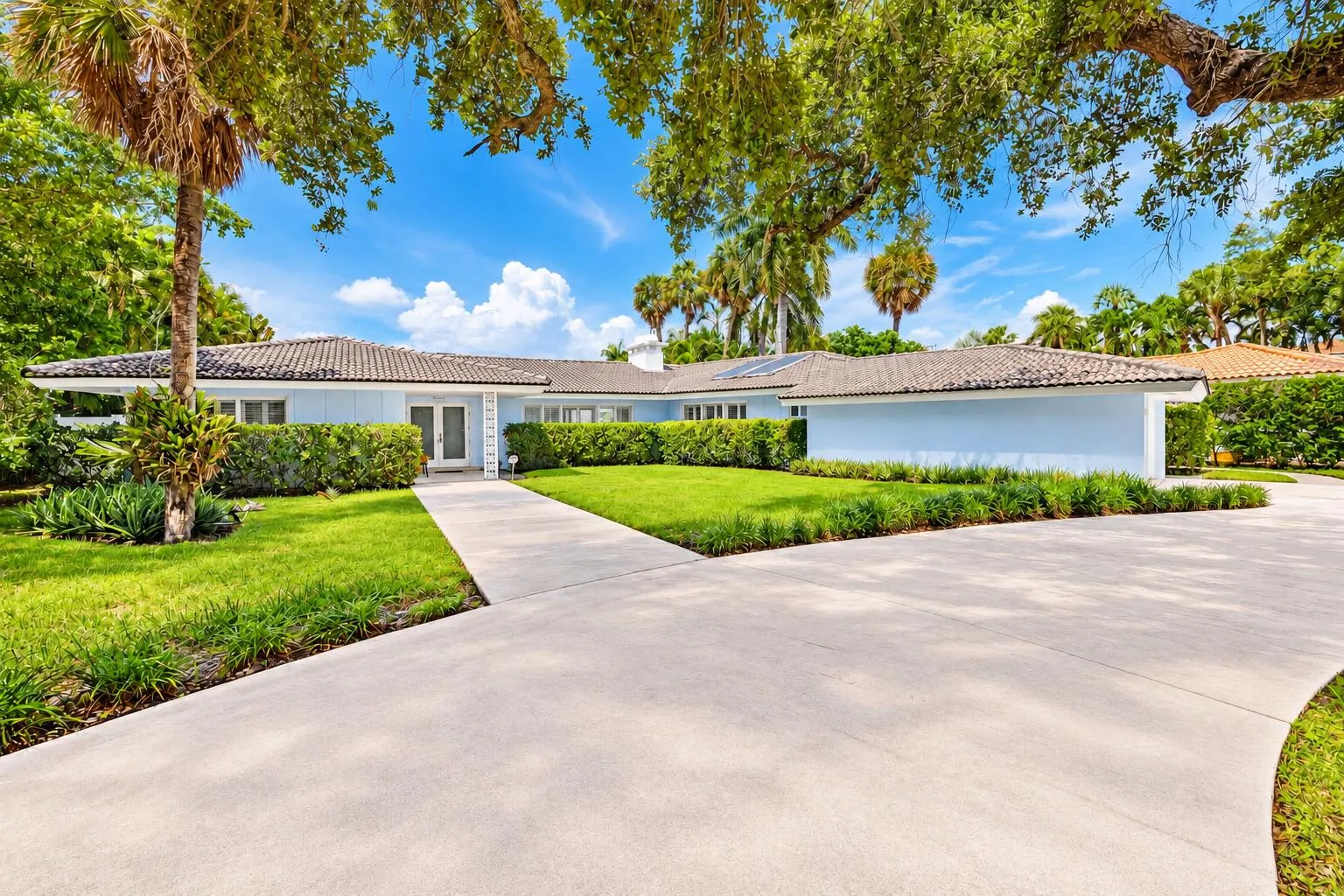 1141 BANYAN Road