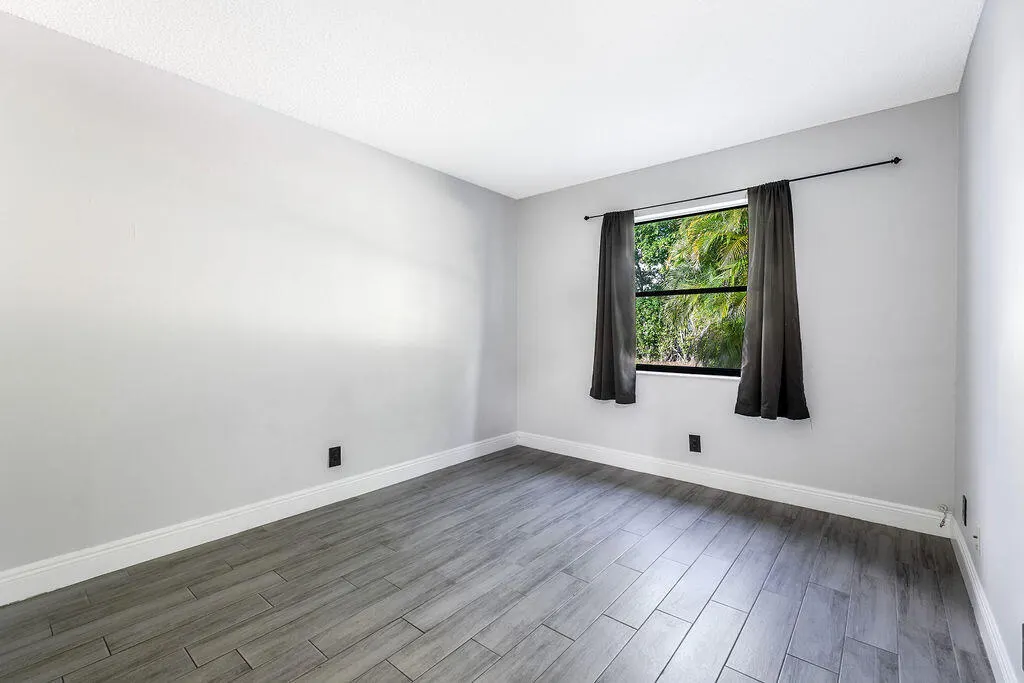 4953 Freedom Circle #302