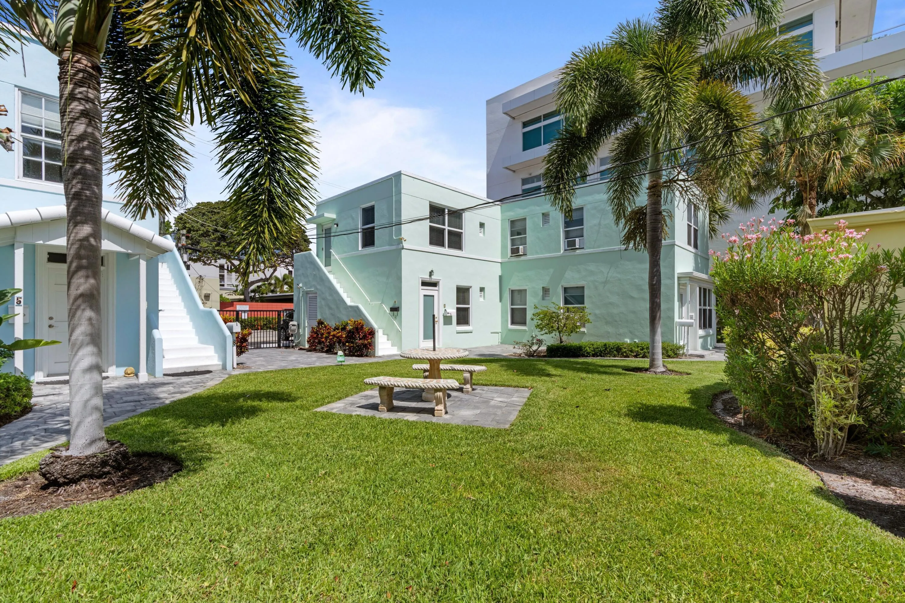 90 SE 5th Avenue #4