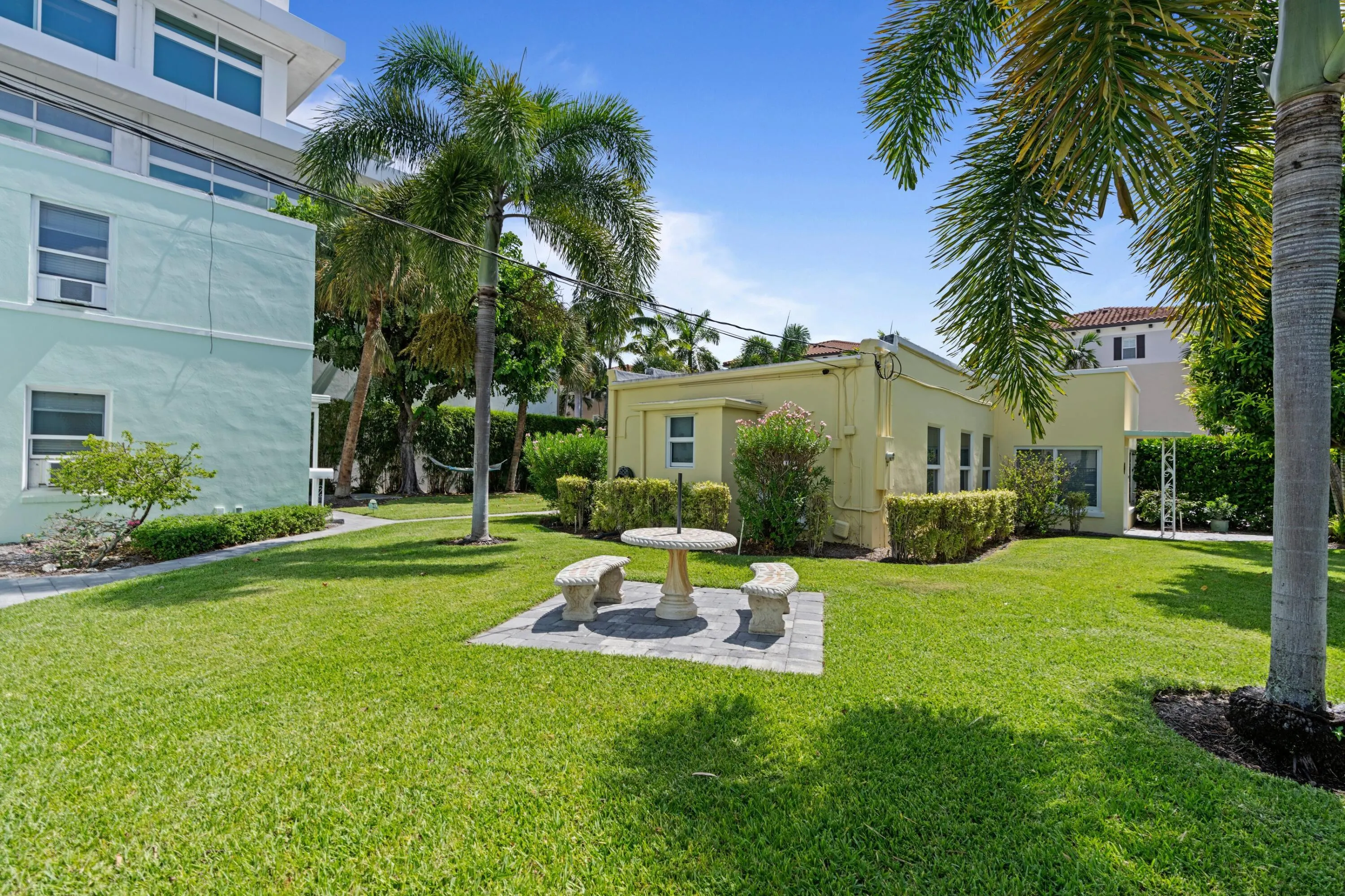 90 SE 5th Avenue #4