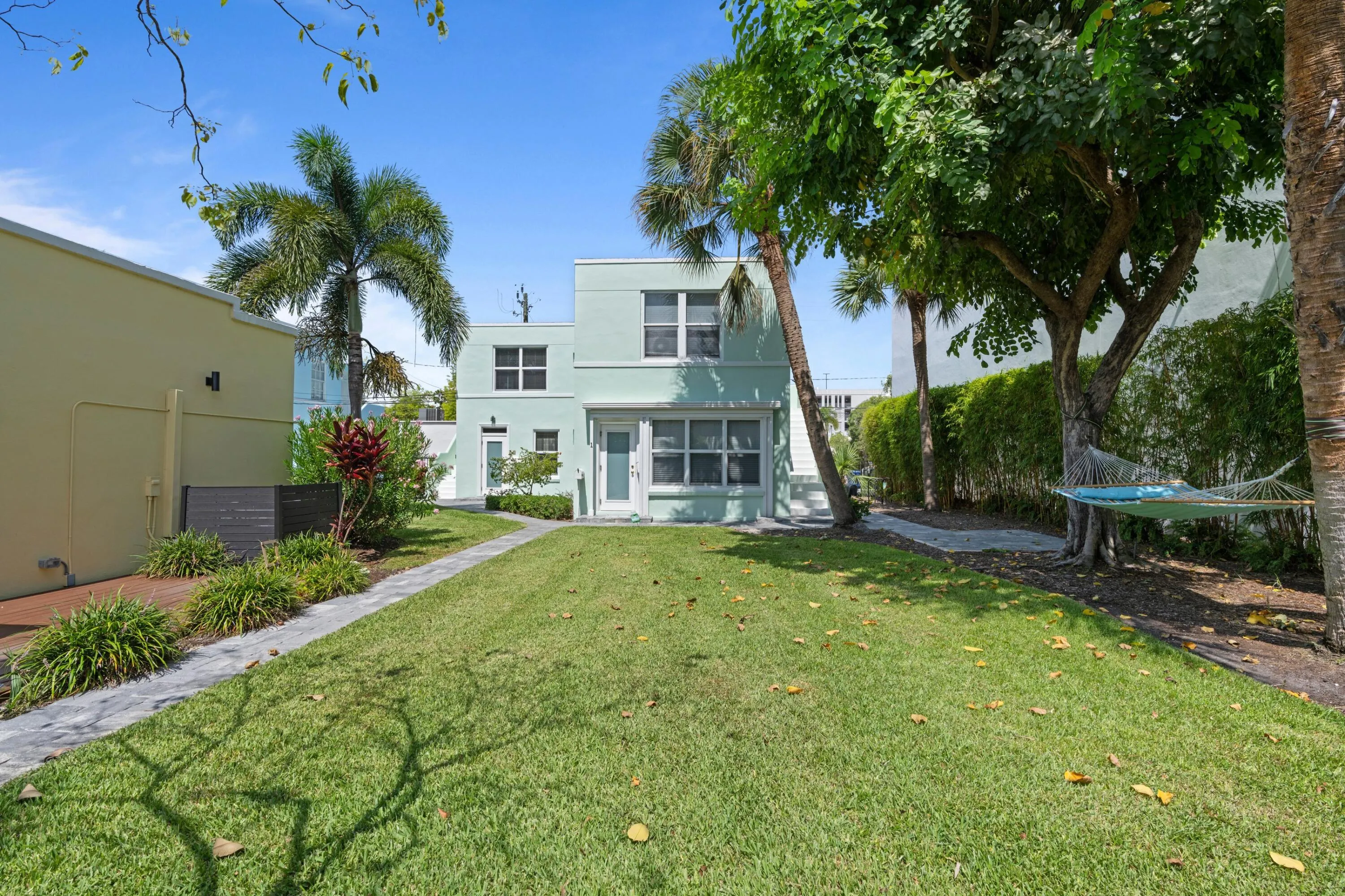 90 SE 5th Avenue #4