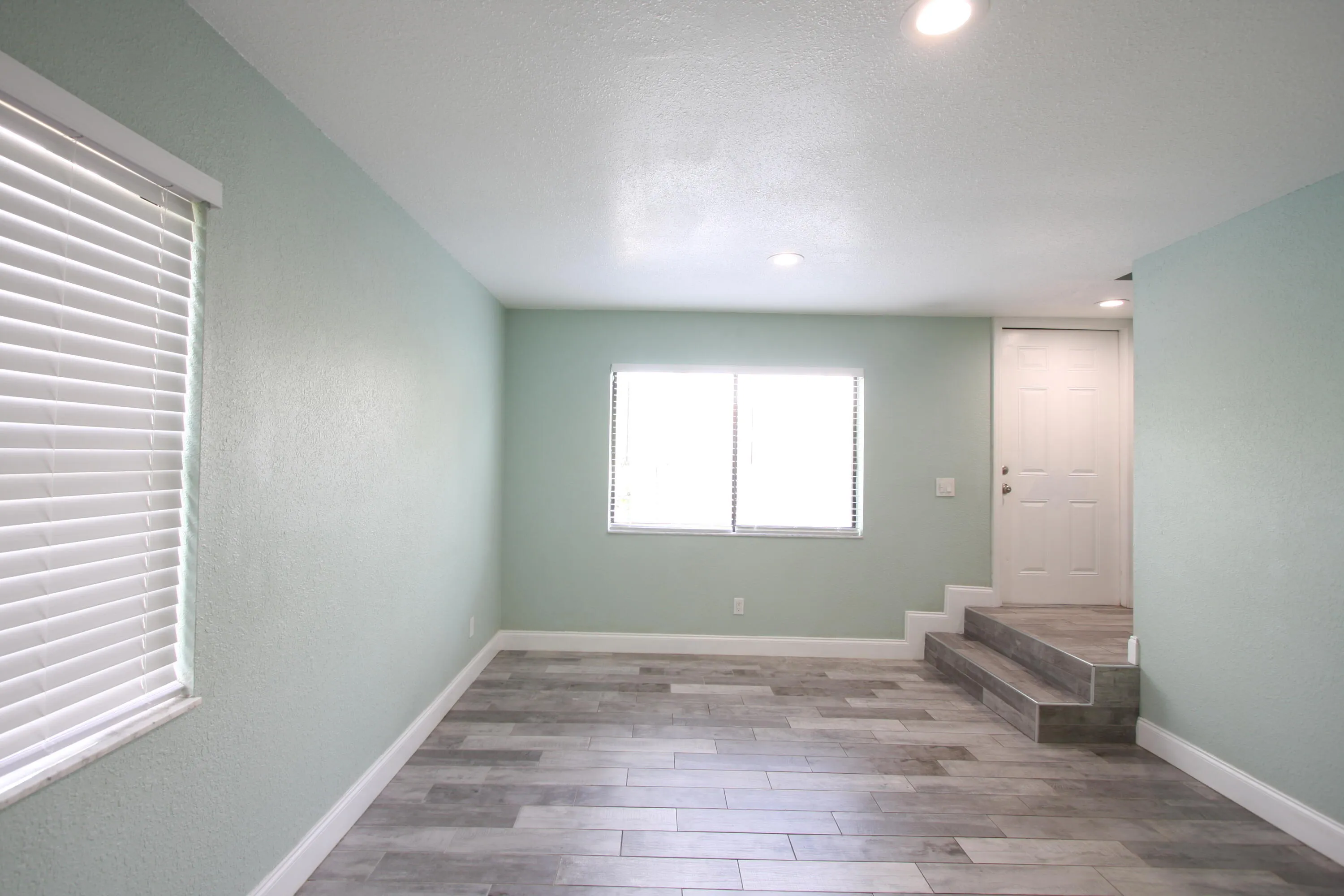 1141 GOLDENROD Road