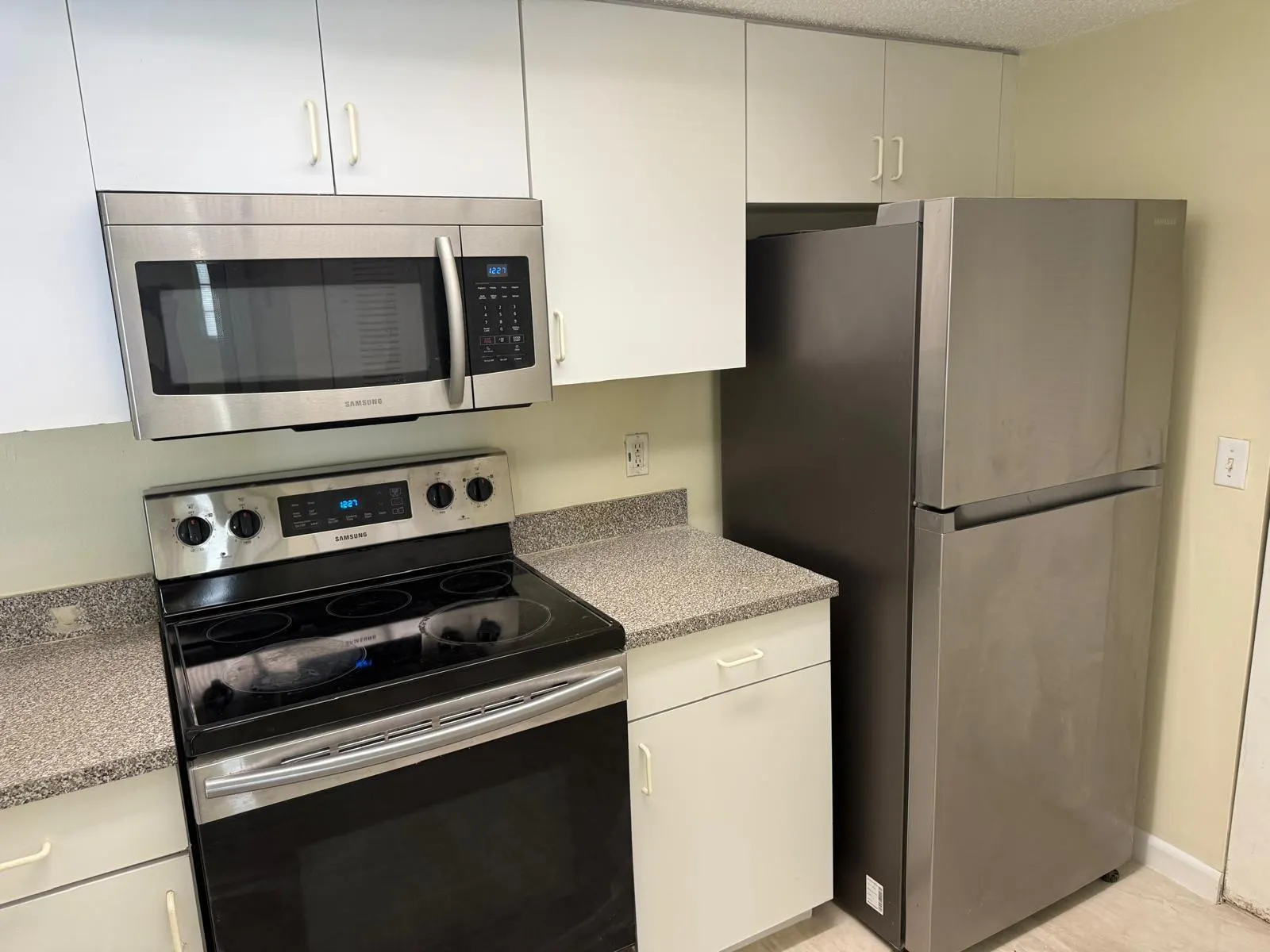 5061 WILES Road #202
