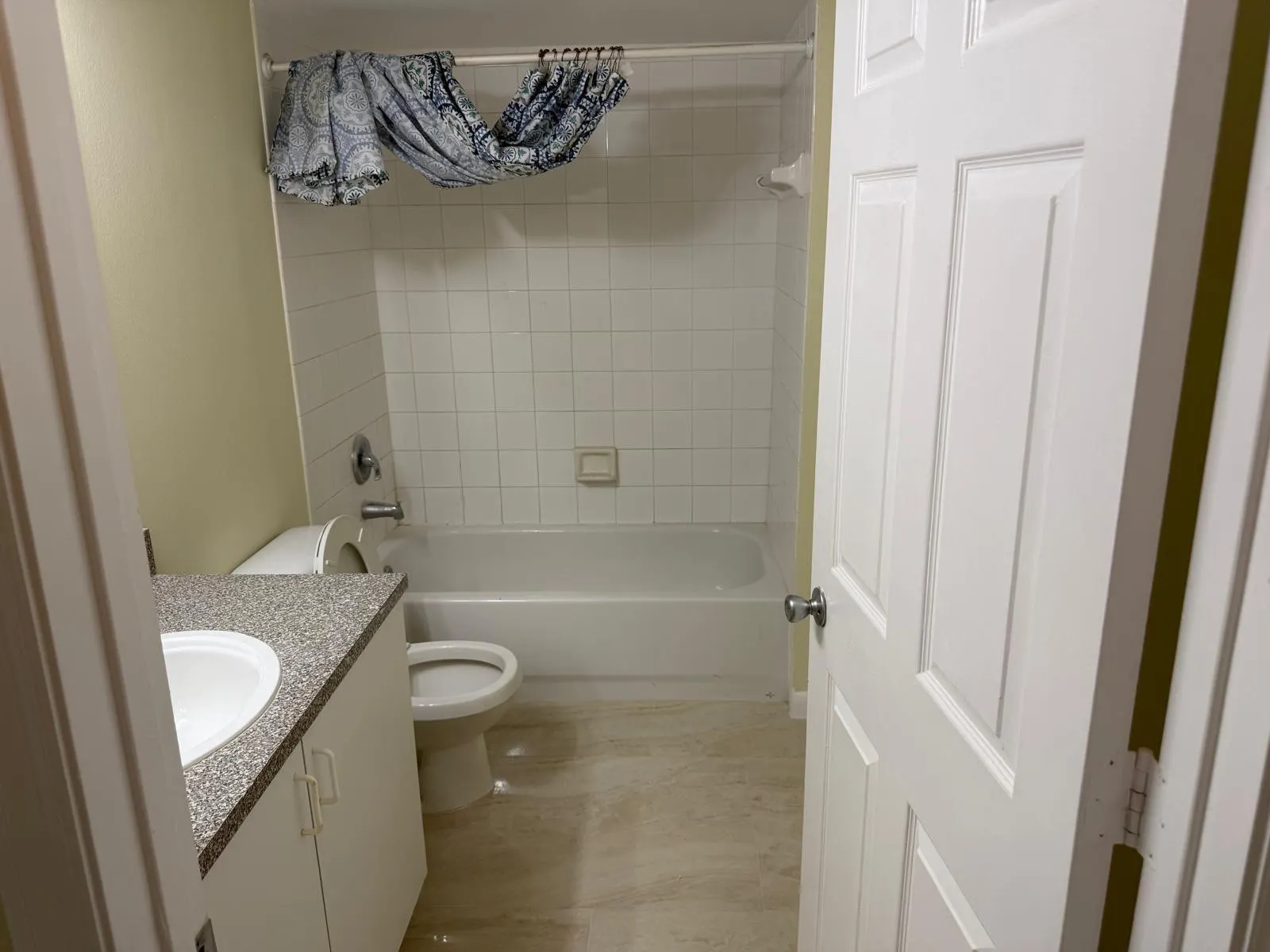5061 WILES Road #202