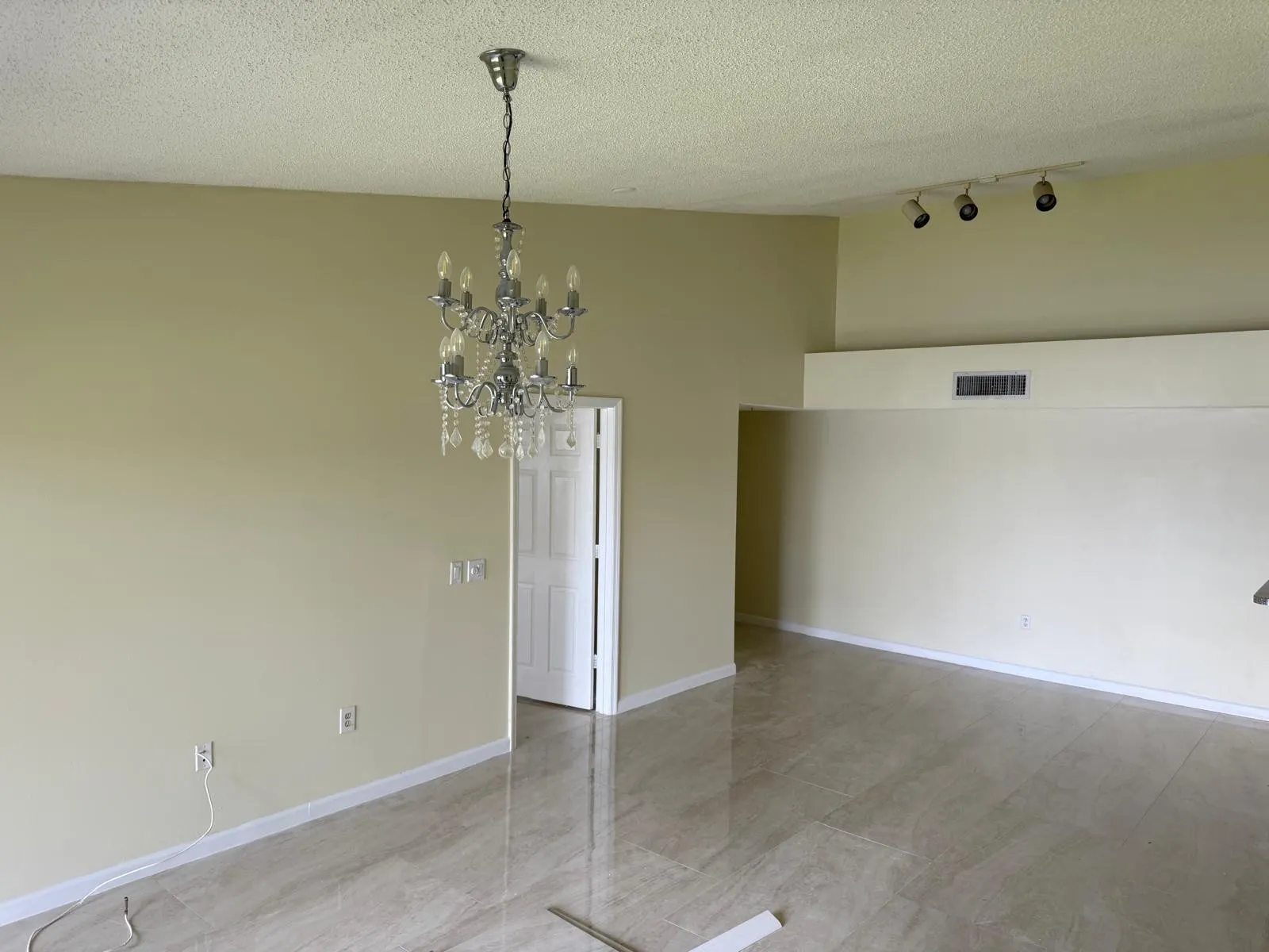 5061 WILES Road #202