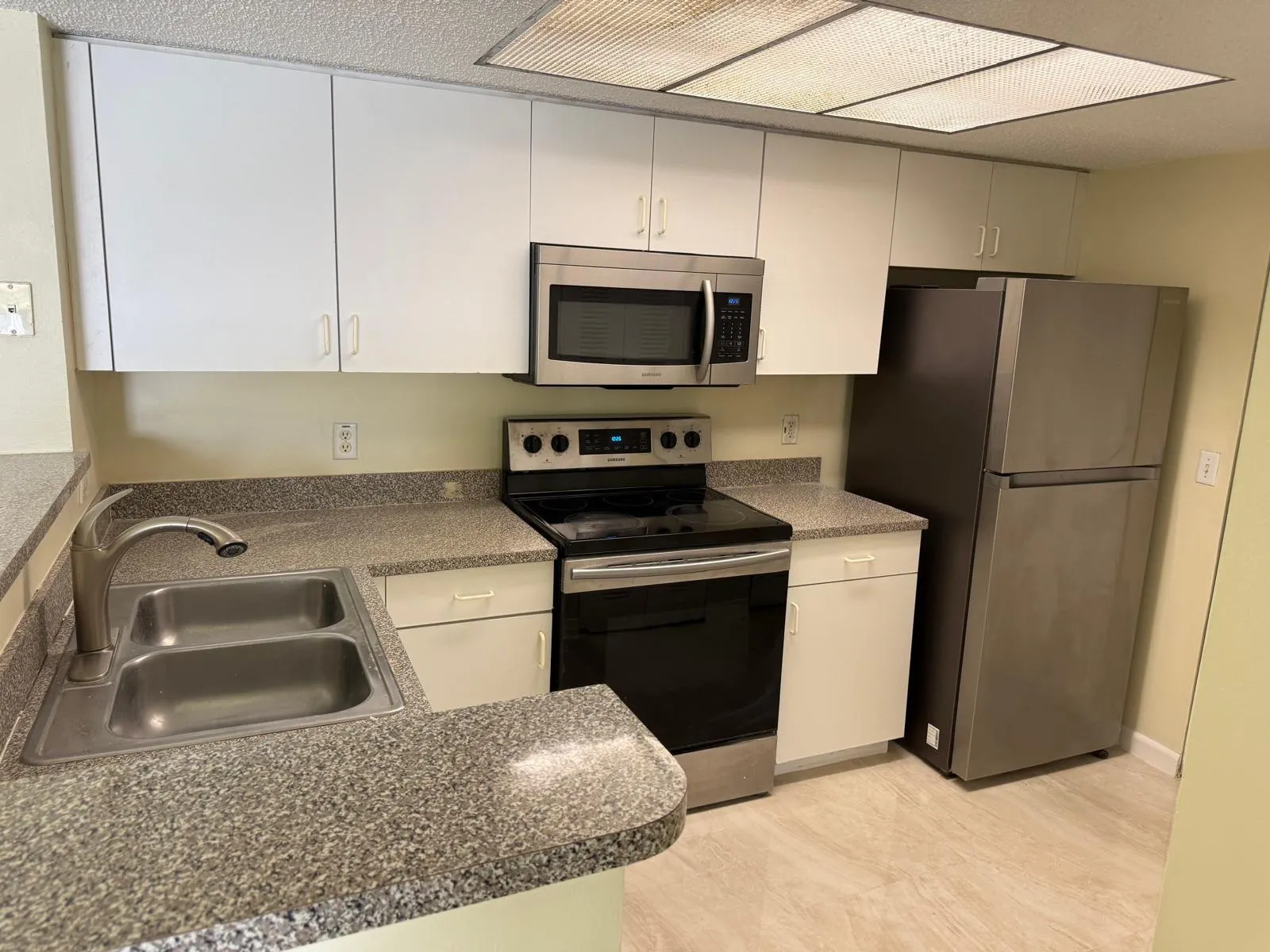 5061 WILES Road #202