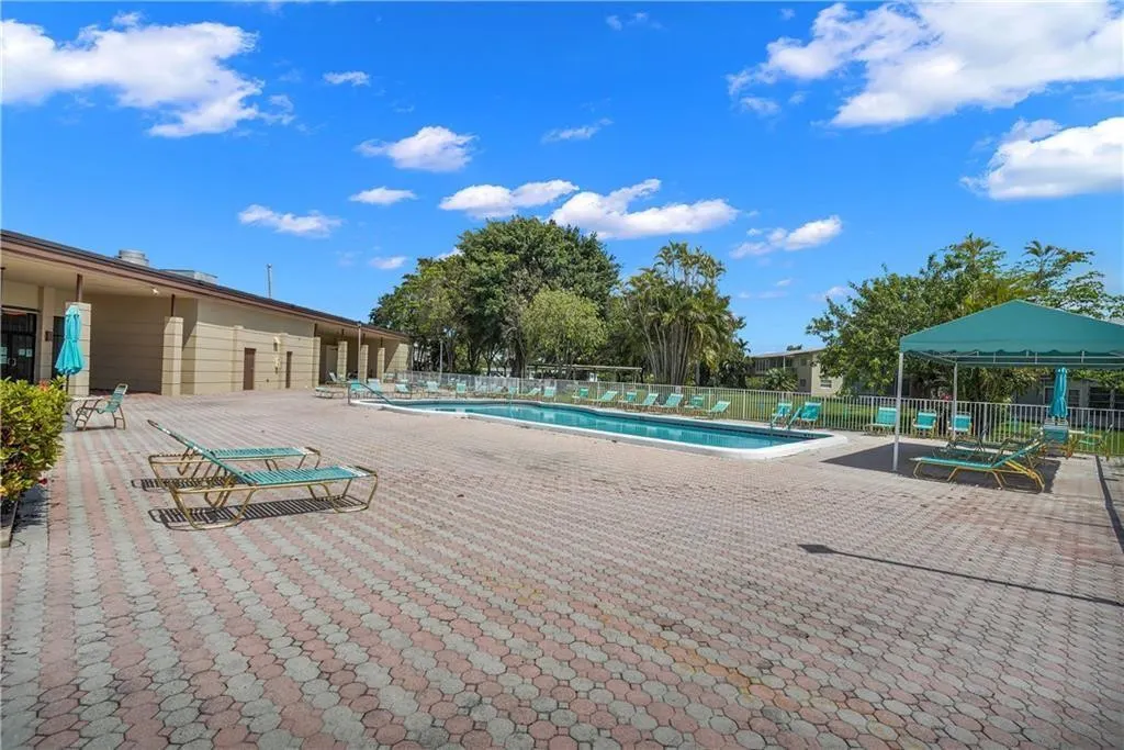 7305 NW 5TH Place #206