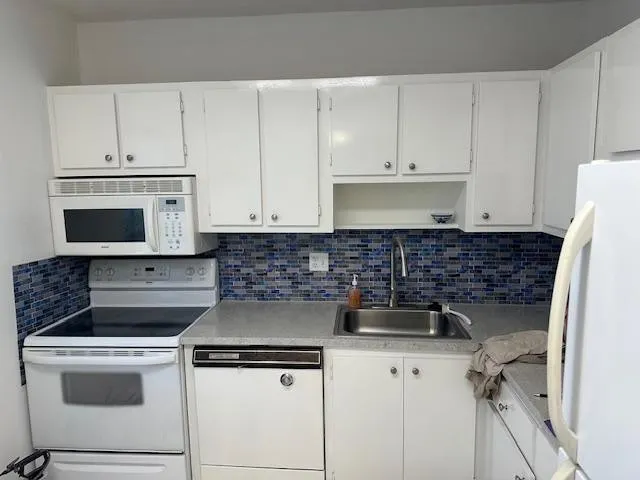 7305 NW 5TH Place #206