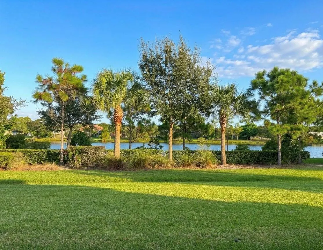2071 NW GOLDEN OAK Trail