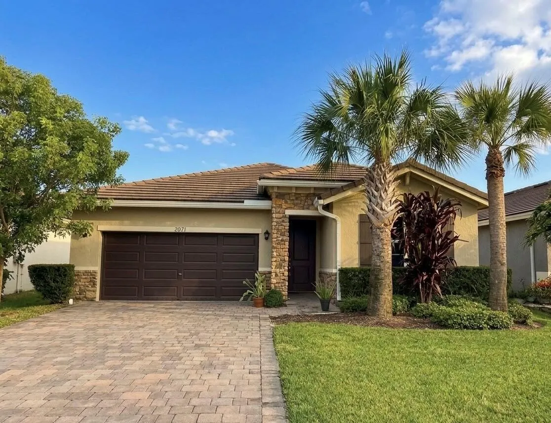 2071 NW GOLDEN OAK Trail