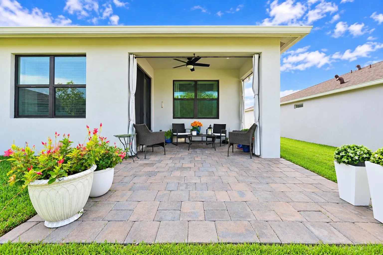2005 NE Ocean Dunes Drive
