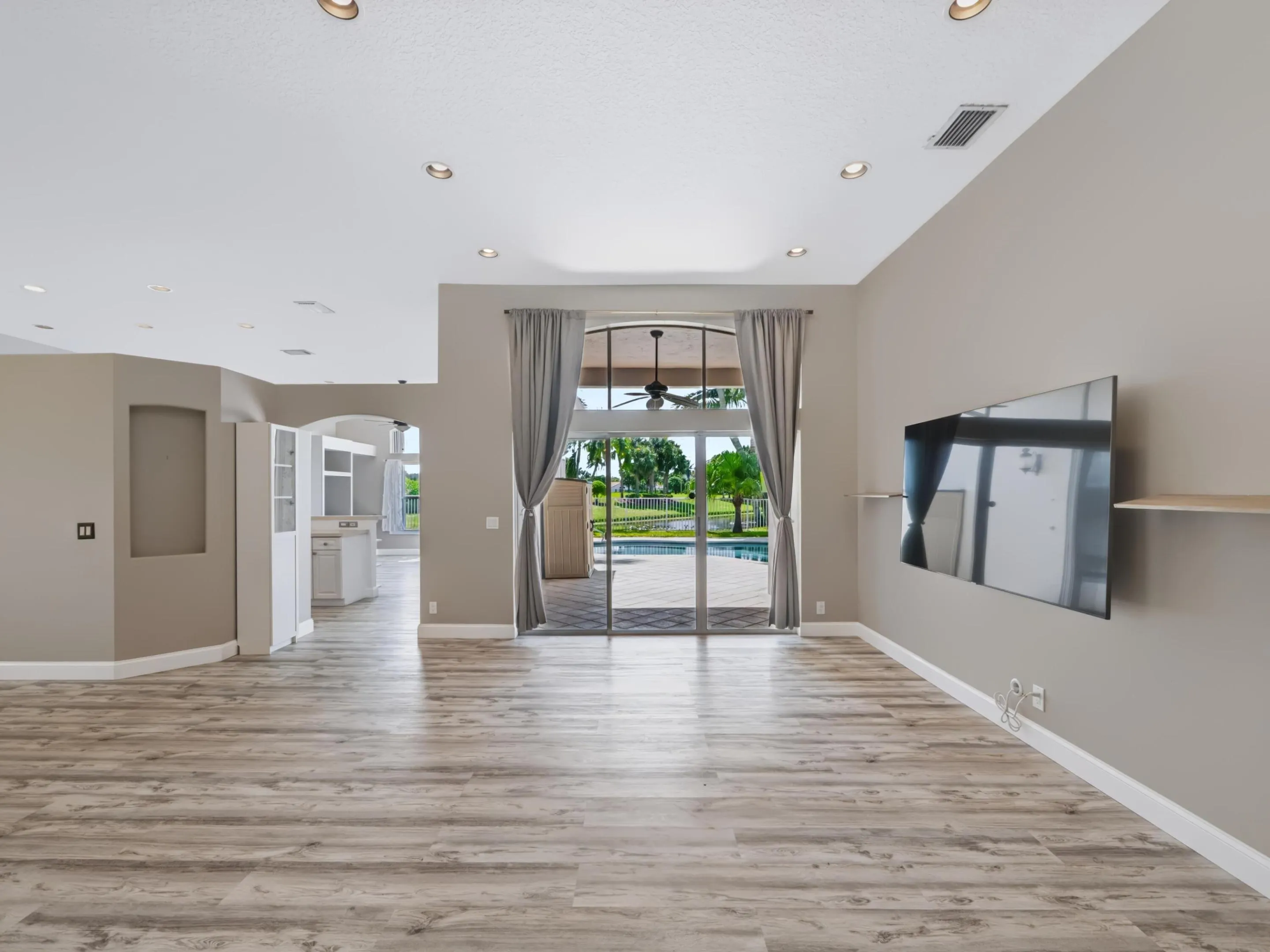 5574 Bermuda Dunes Circle