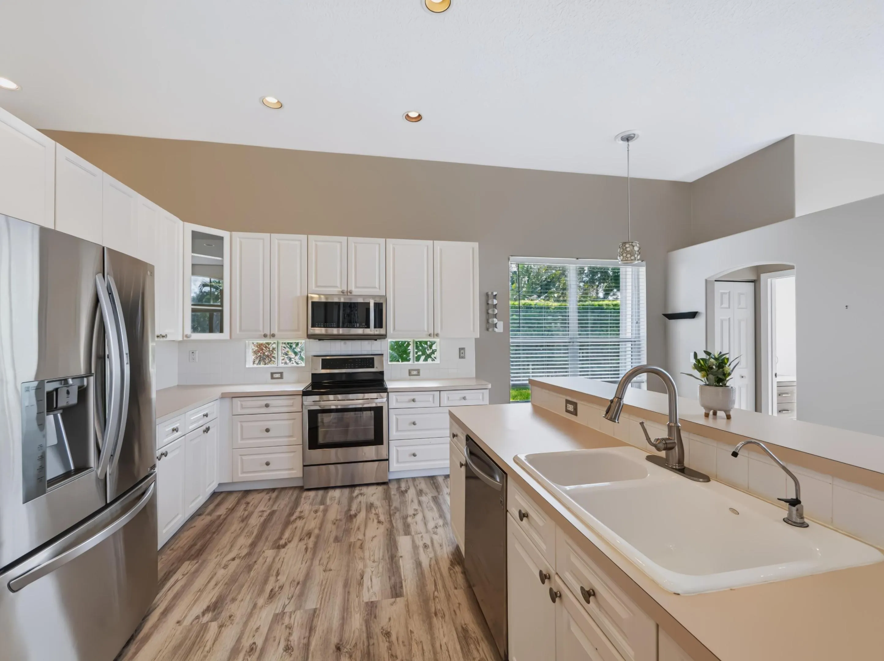 5574 Bermuda Dunes Circle