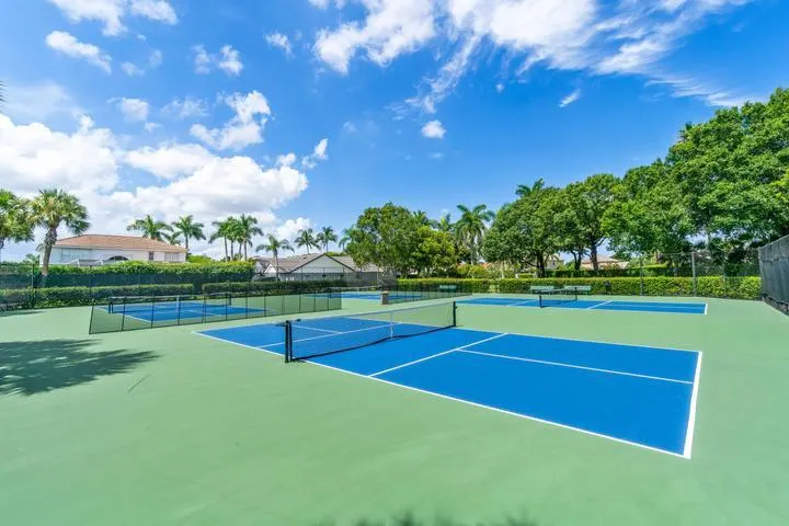 5574 Bermuda Dunes Circle