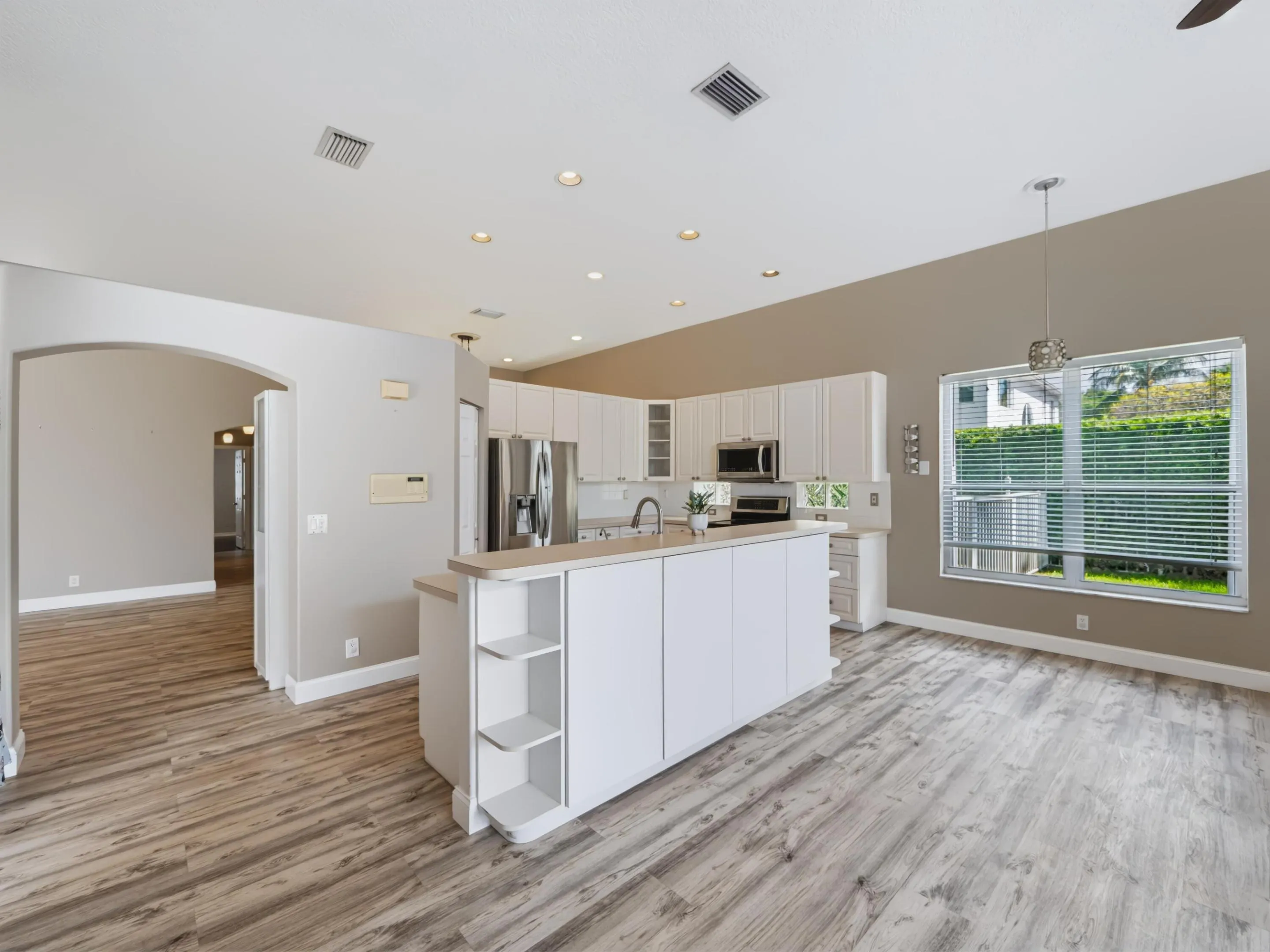 5574 Bermuda Dunes Circle
