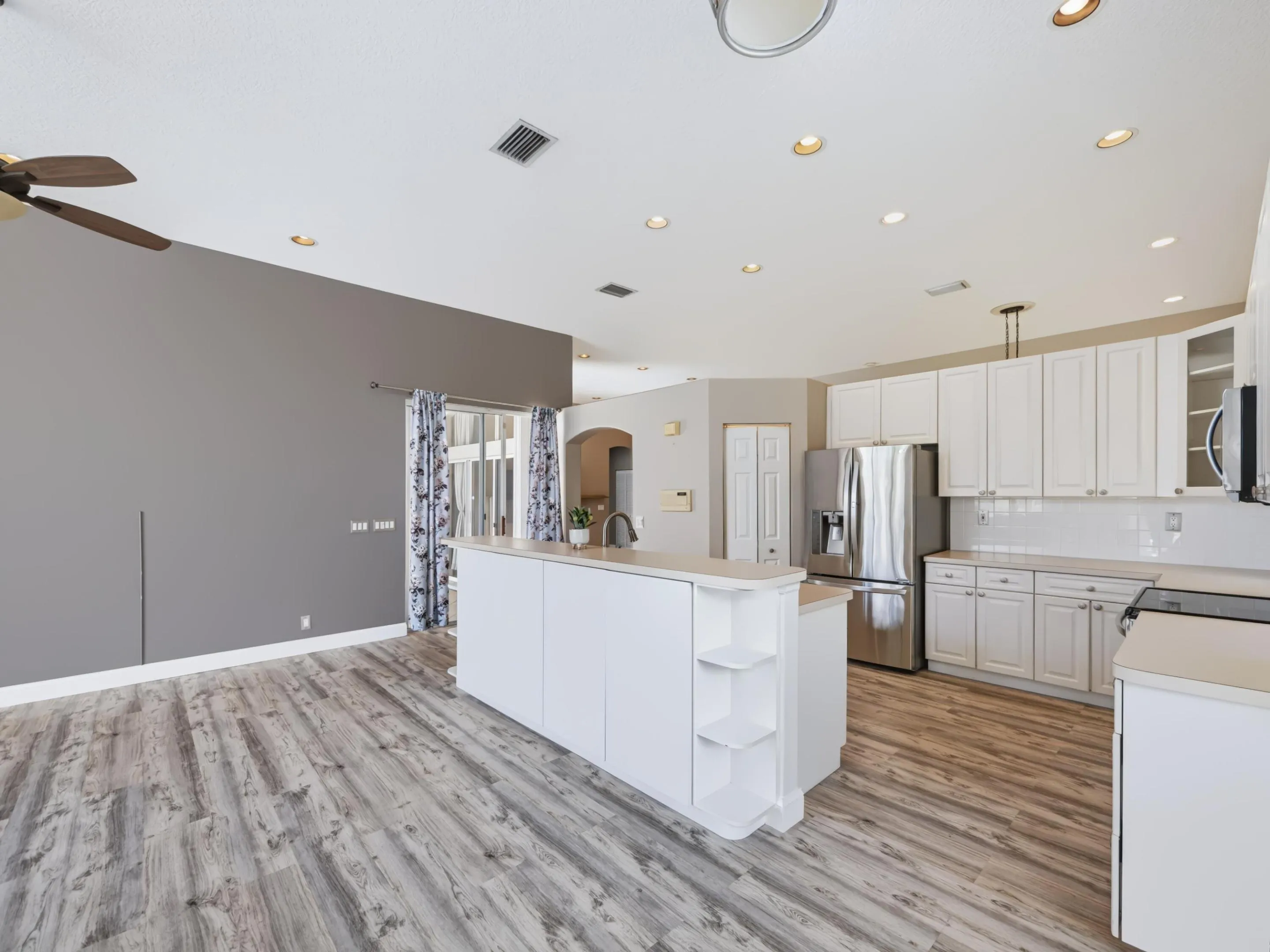 5574 Bermuda Dunes Circle