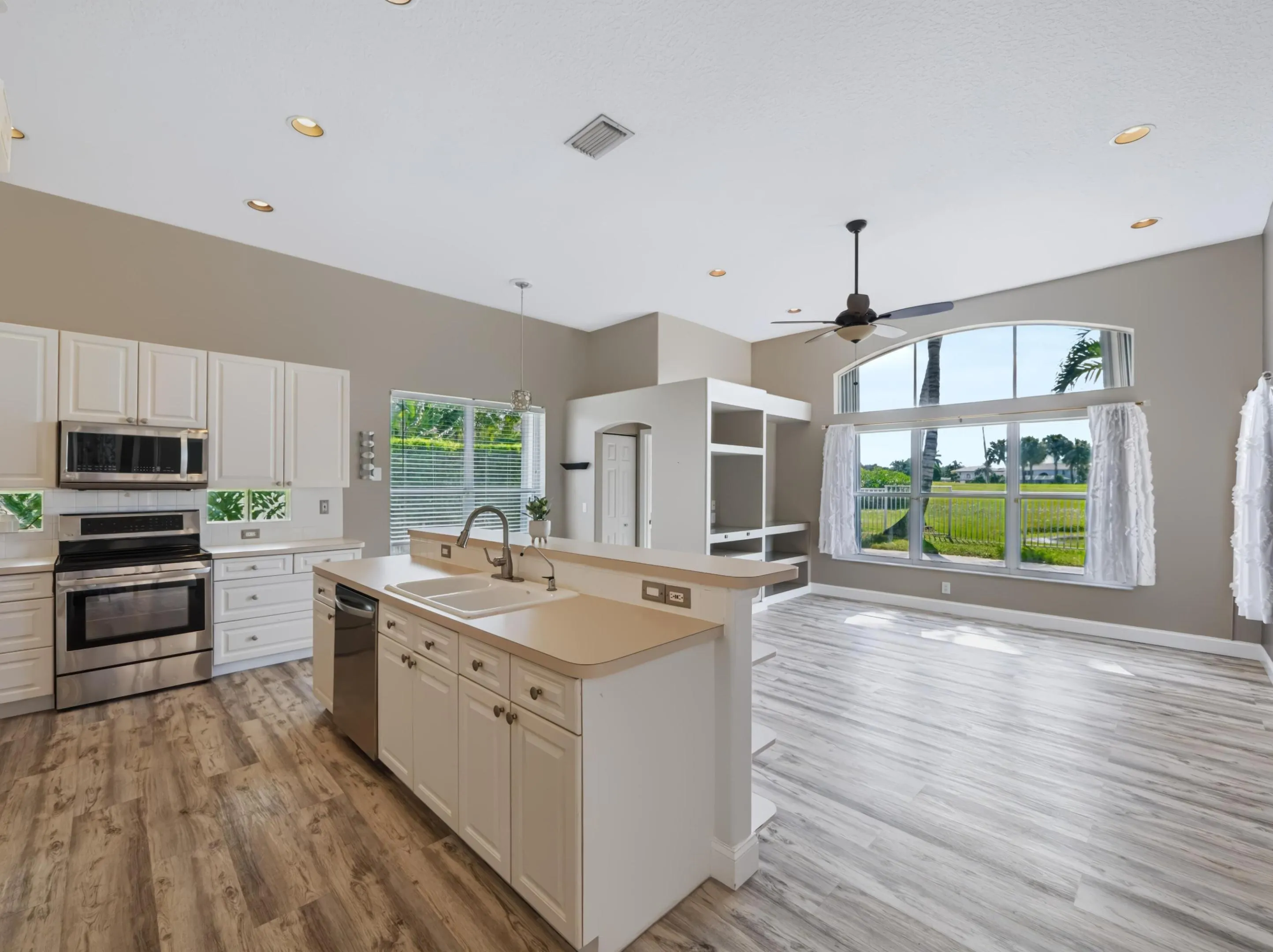 5574 Bermuda Dunes Circle