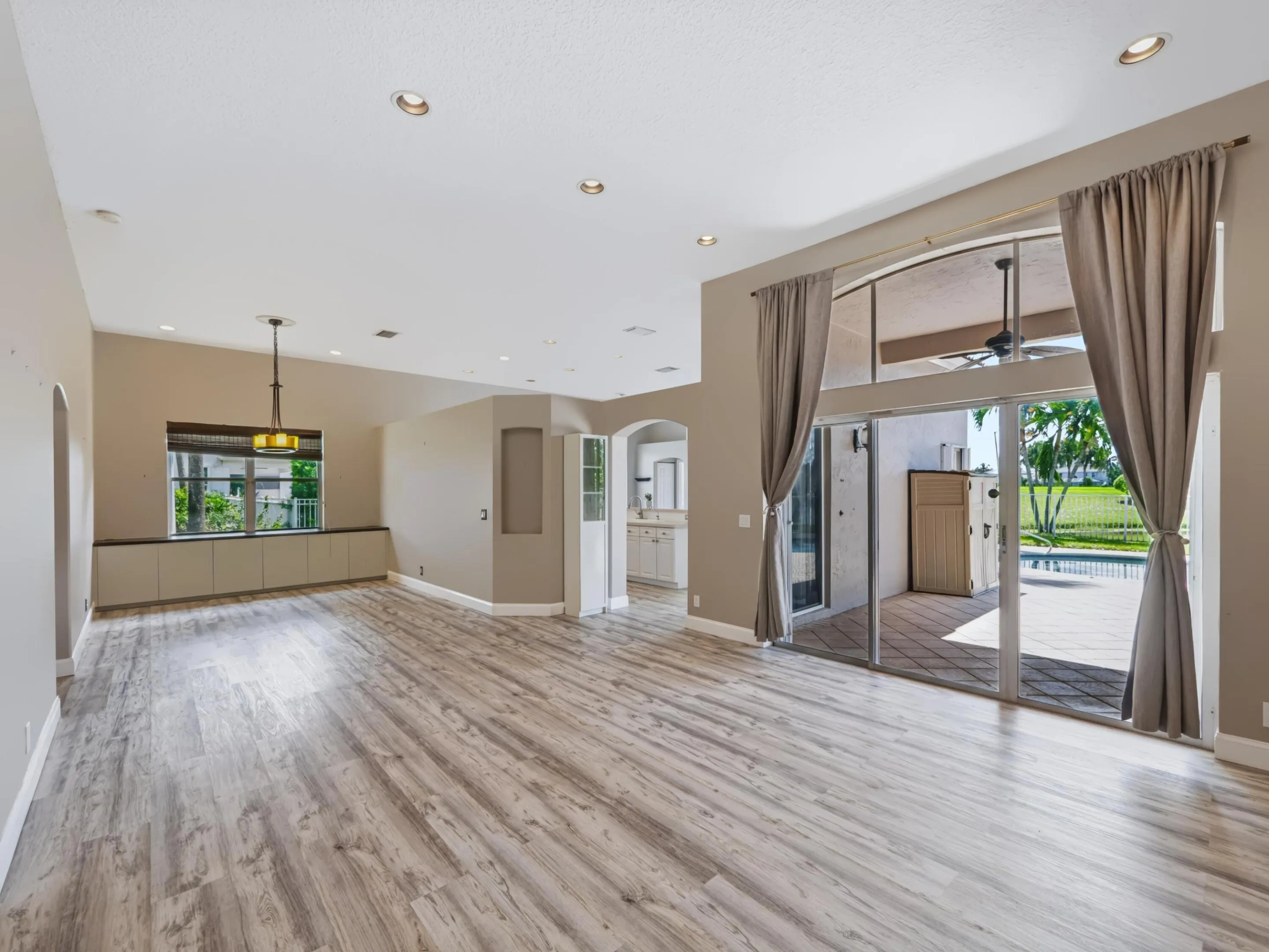 5574 Bermuda Dunes Circle