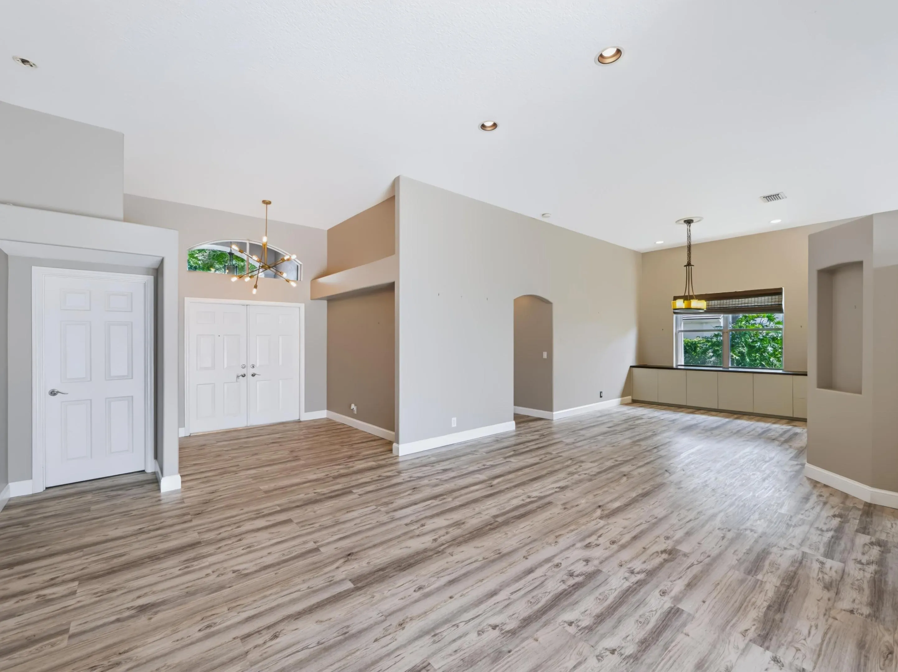 5574 Bermuda Dunes Circle