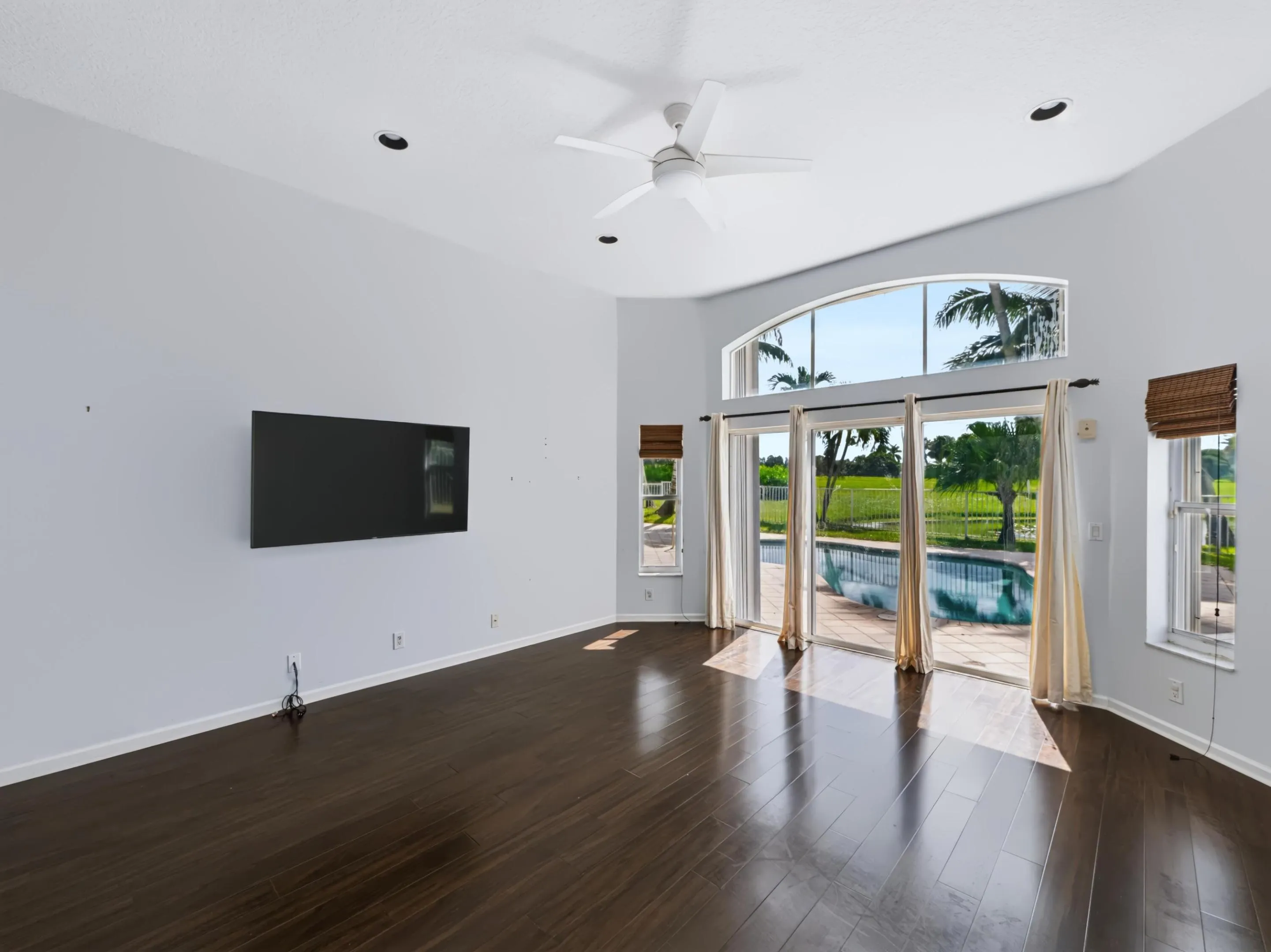 5574 Bermuda Dunes Circle