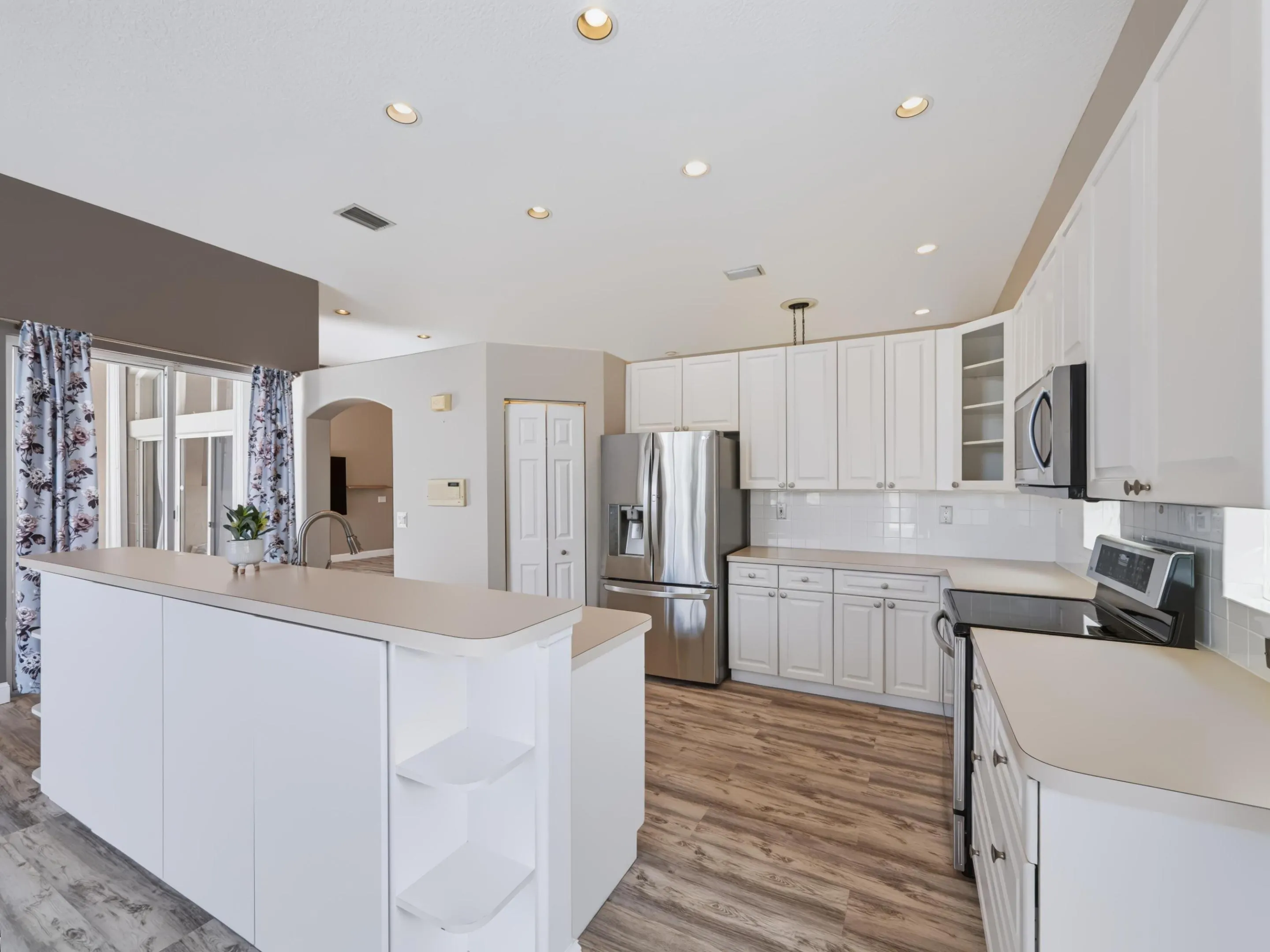 5574 Bermuda Dunes Circle