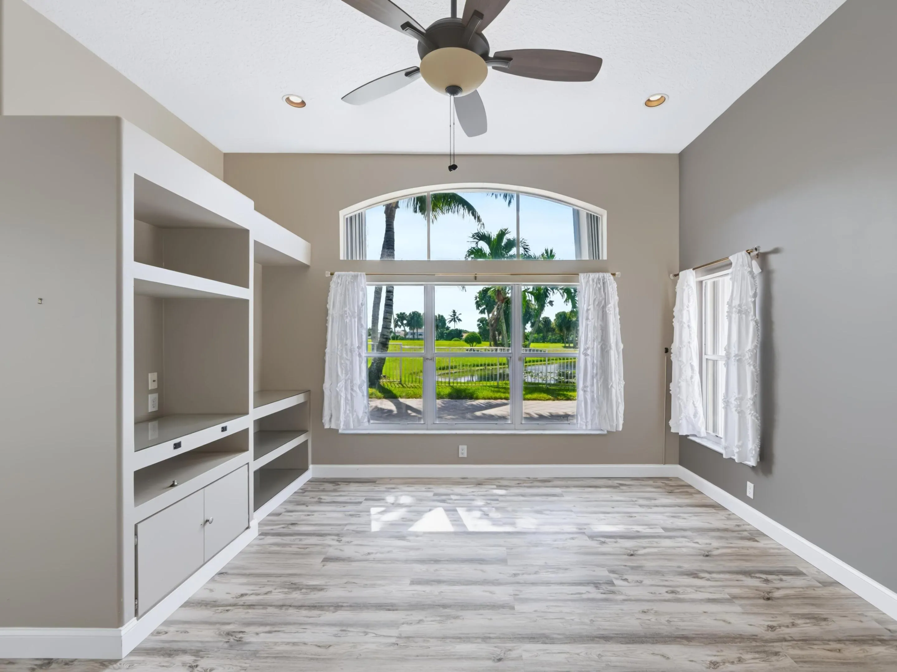 5574 Bermuda Dunes Circle