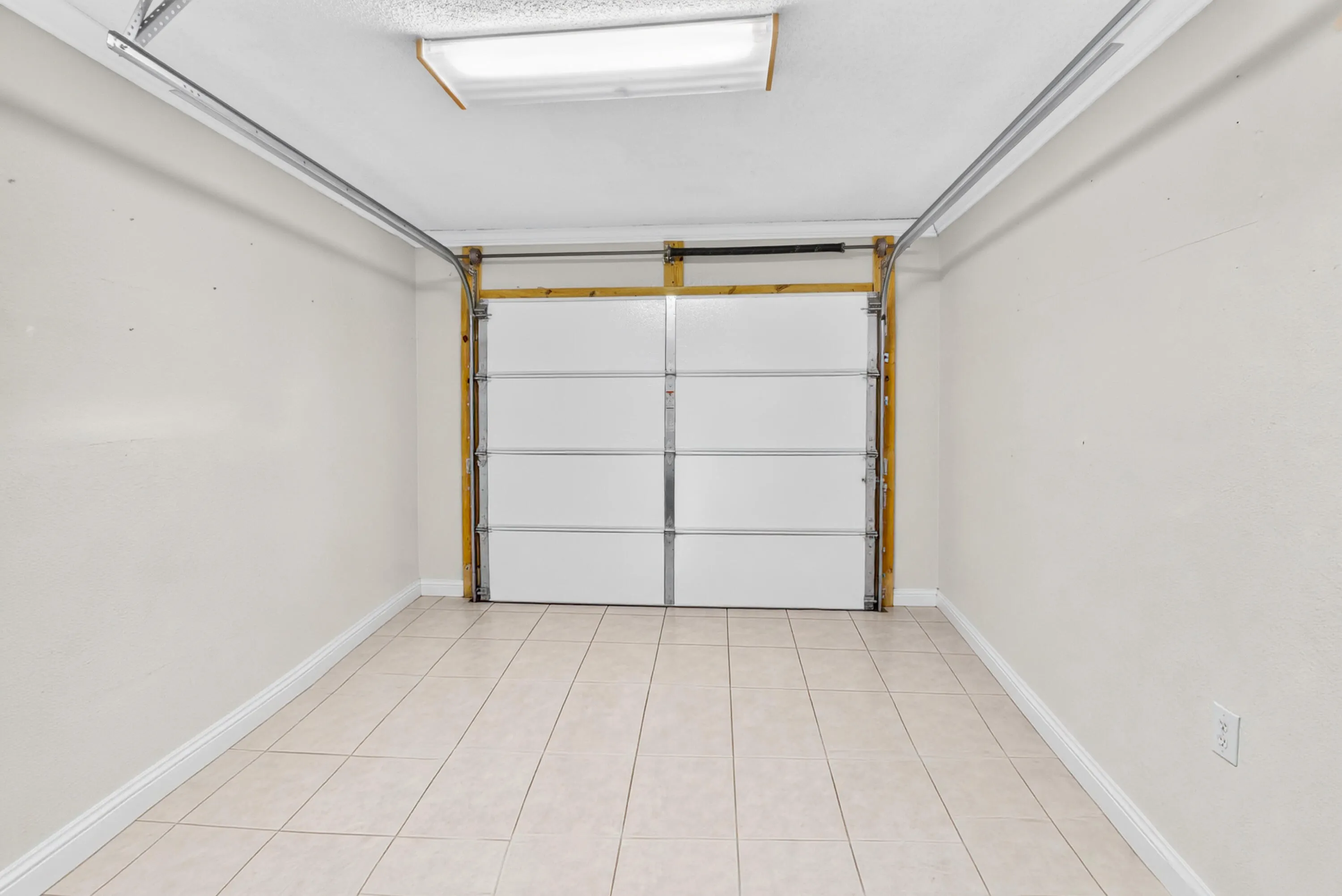 6911 SW 1ST Court