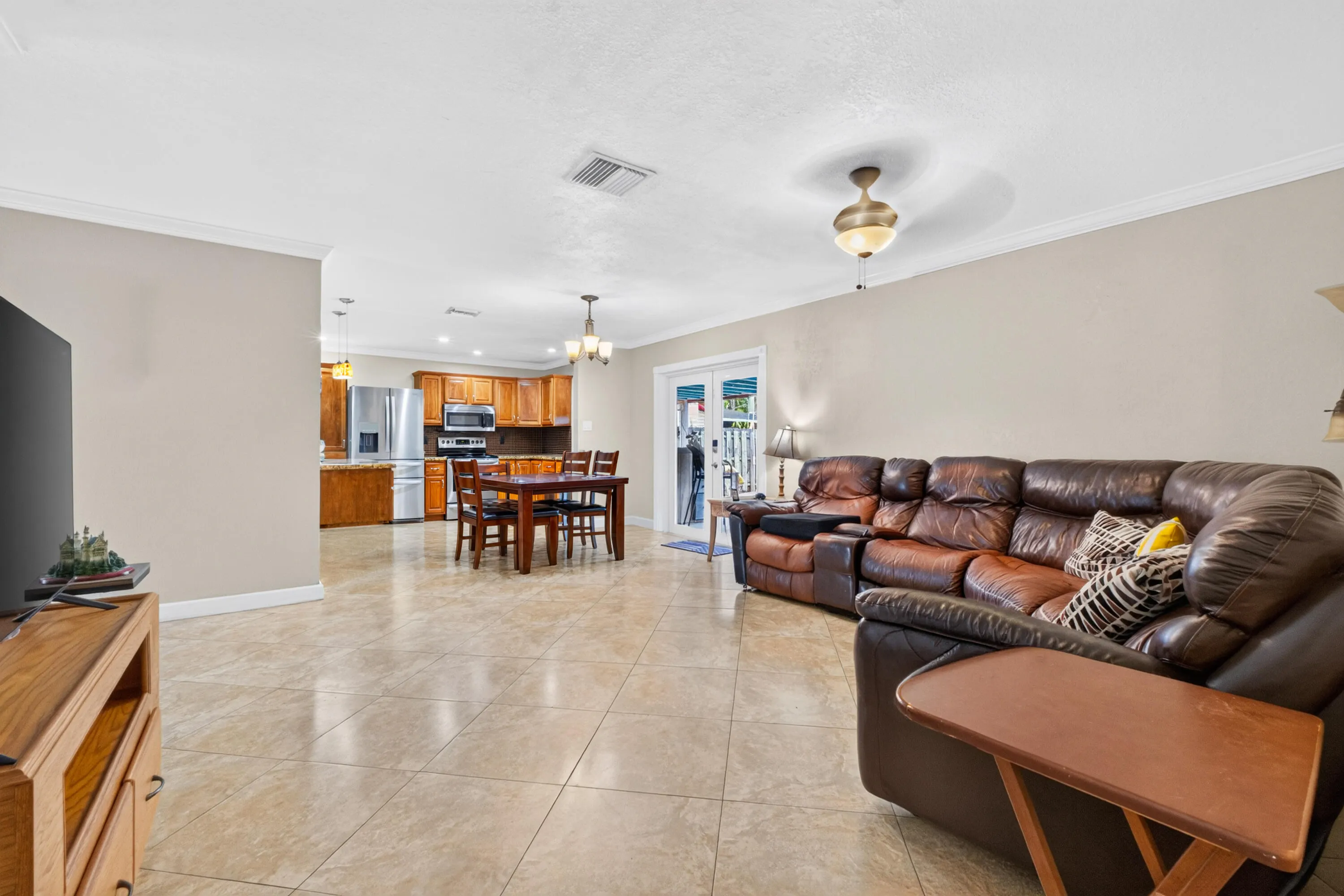 6911 SW 1ST Court