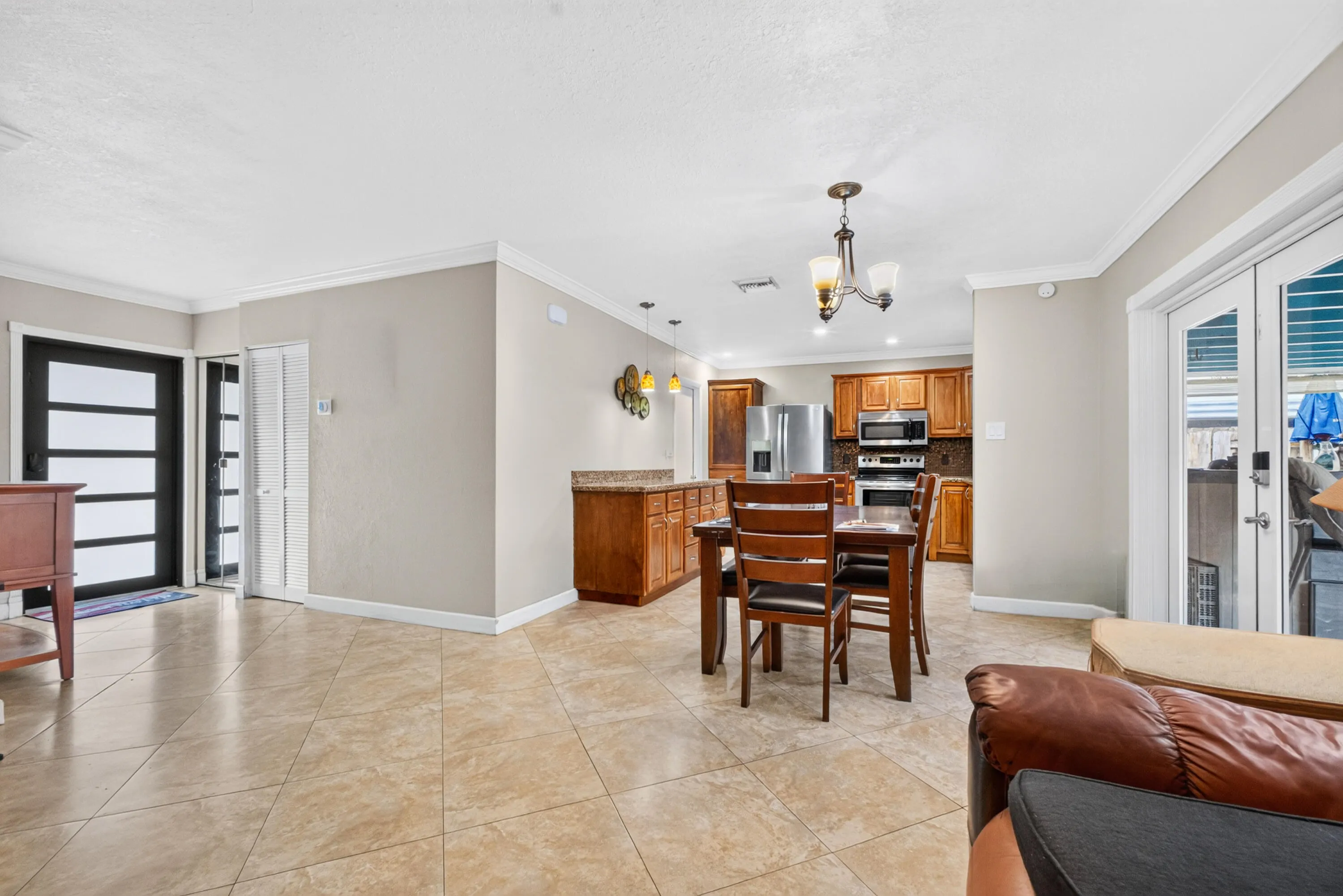 6911 SW 1ST Court