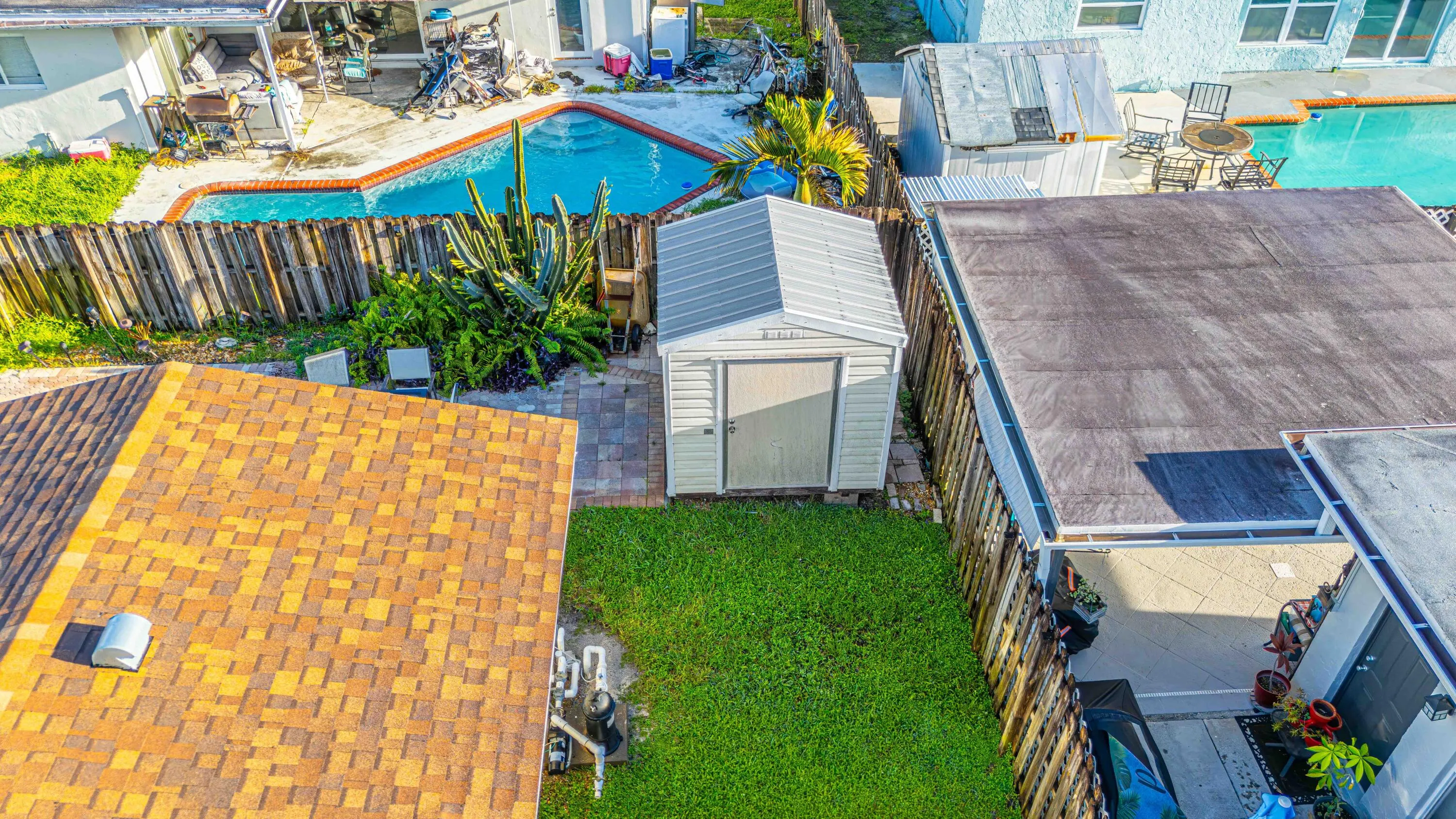 6911 SW 1ST Court