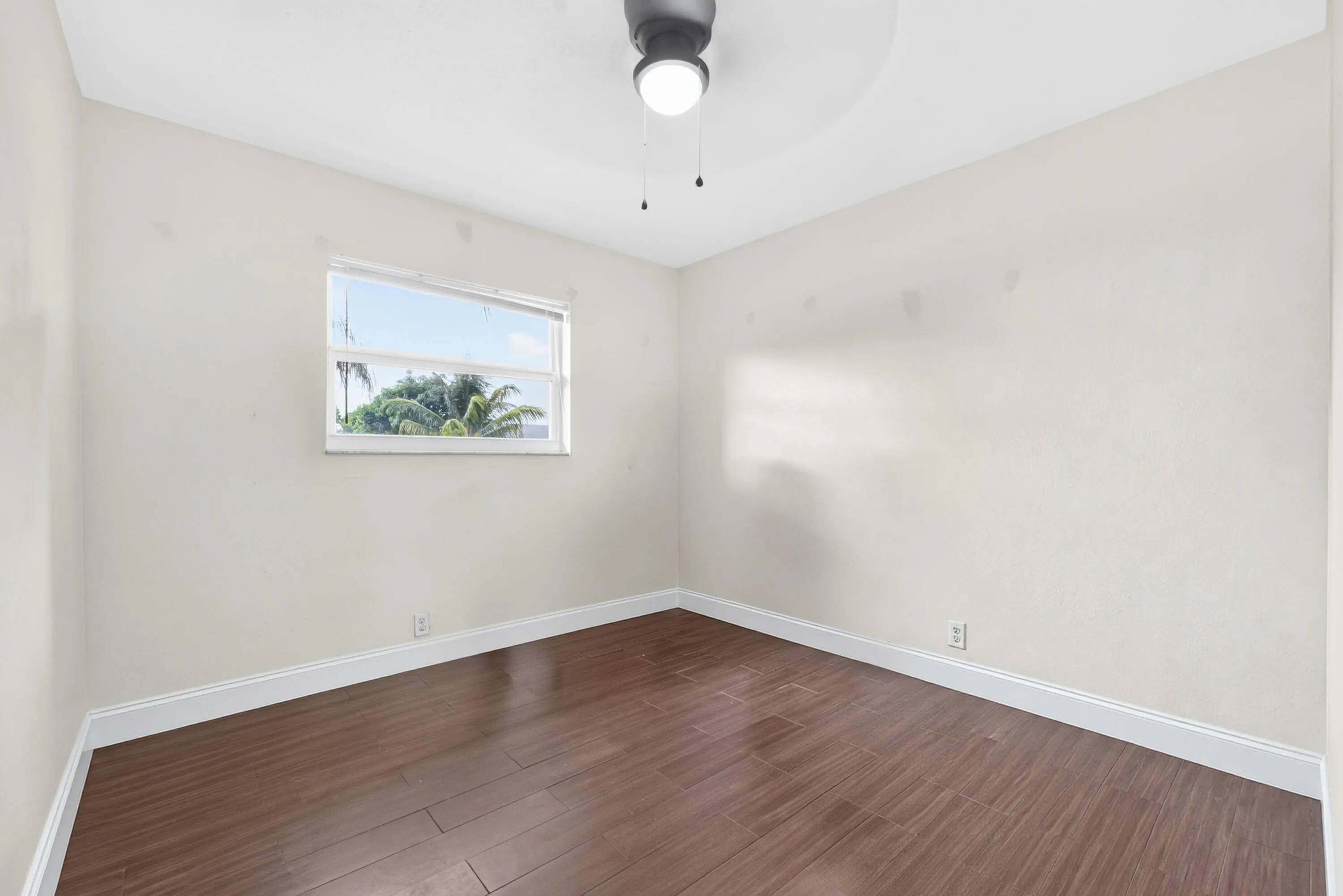 6911 SW 1ST Court