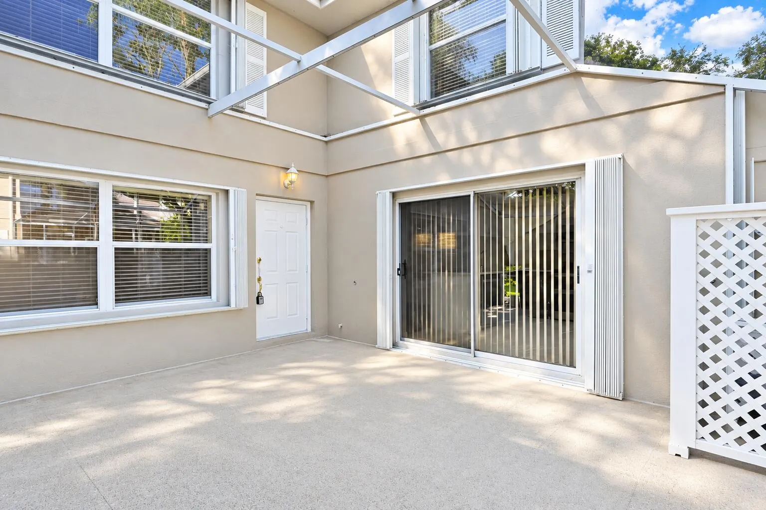 2864 SW Lakemont Place