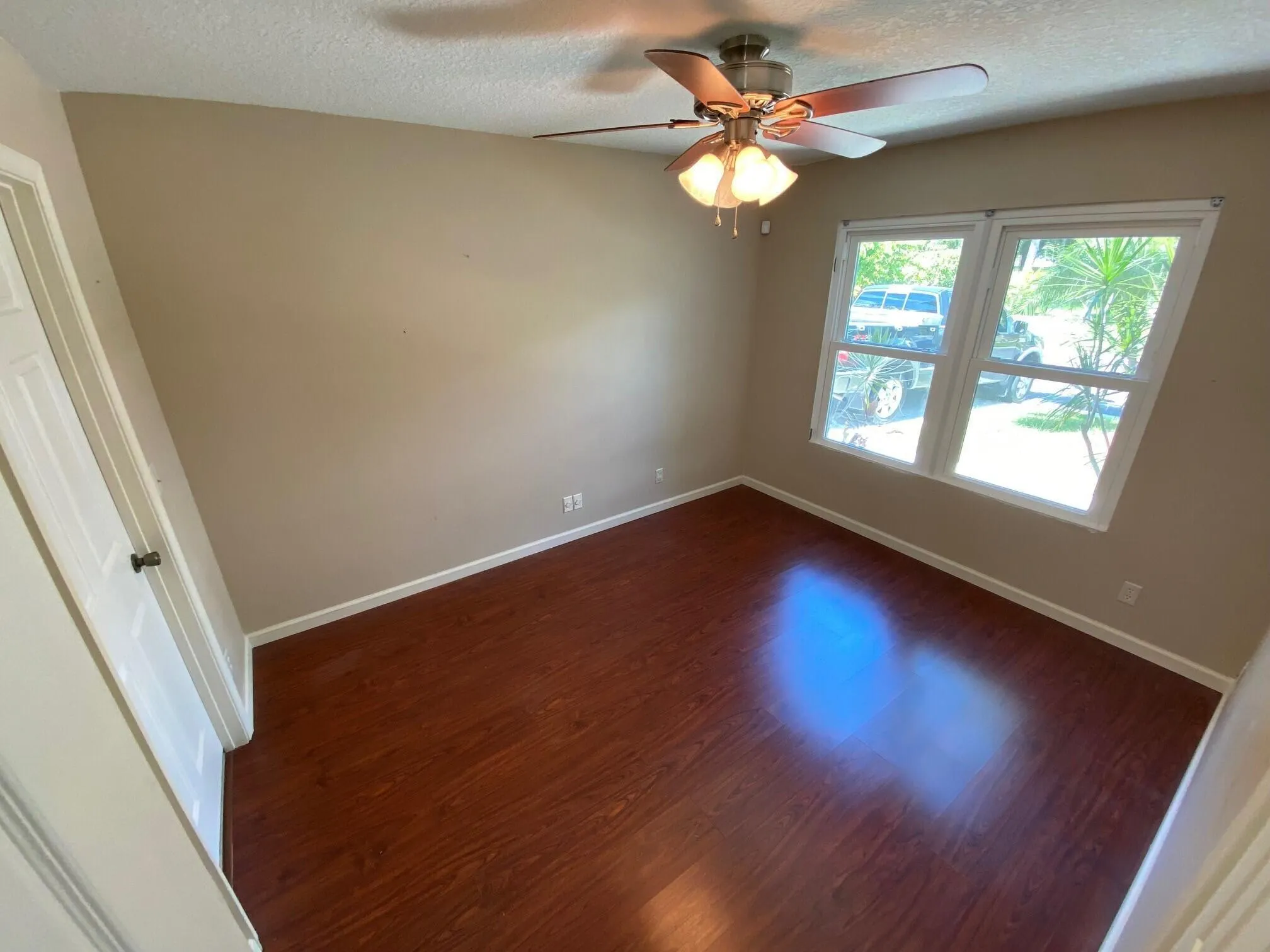 963 RED PARROT Lane