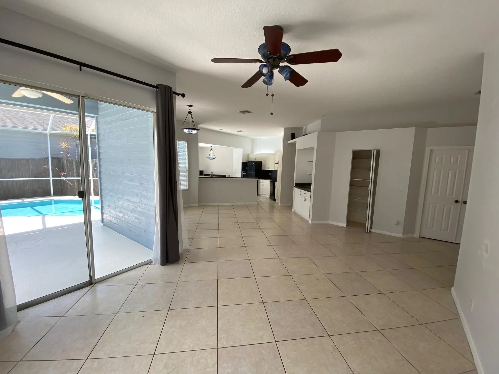 963 RED PARROT Lane