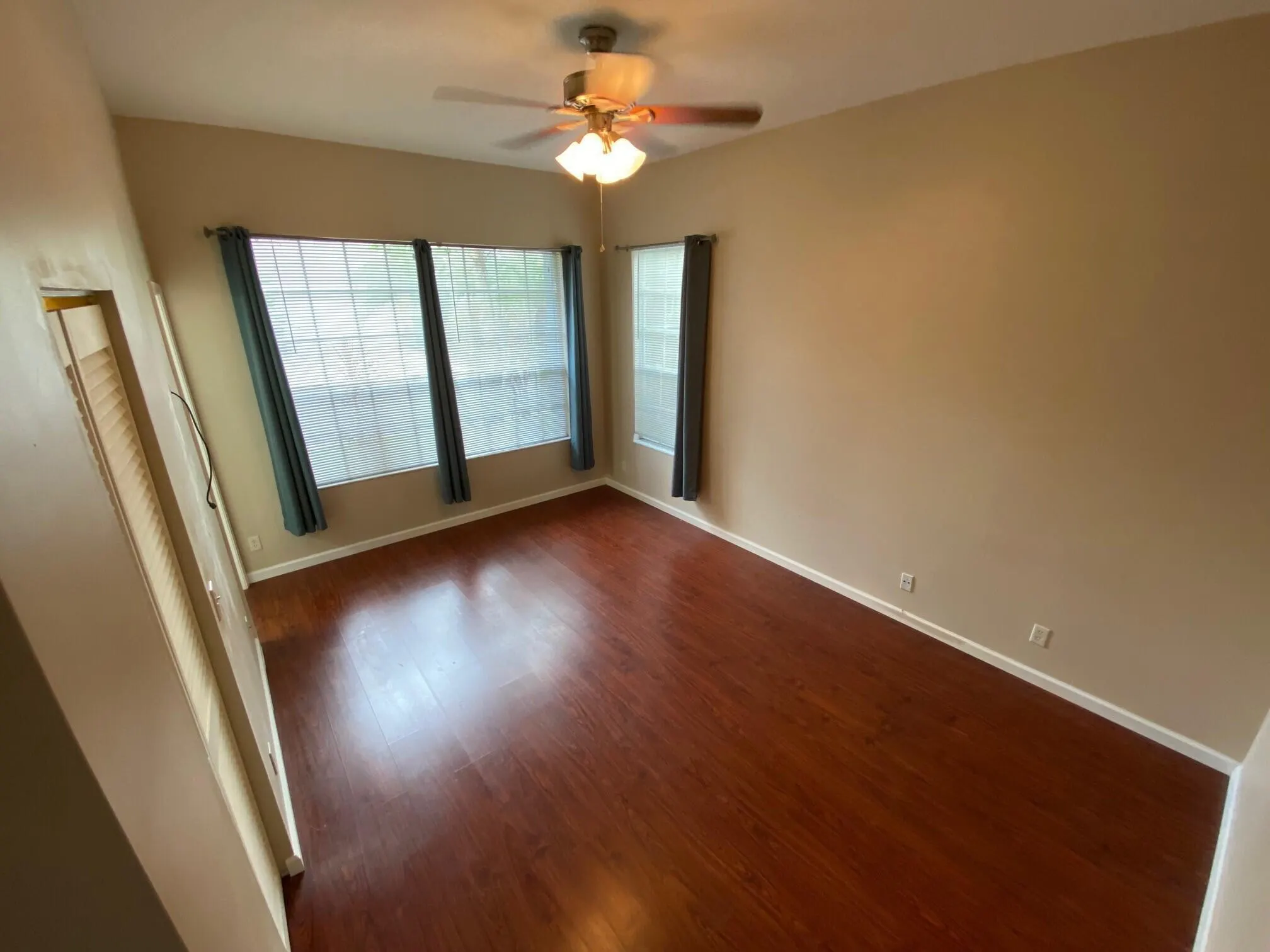 963 RED PARROT Lane