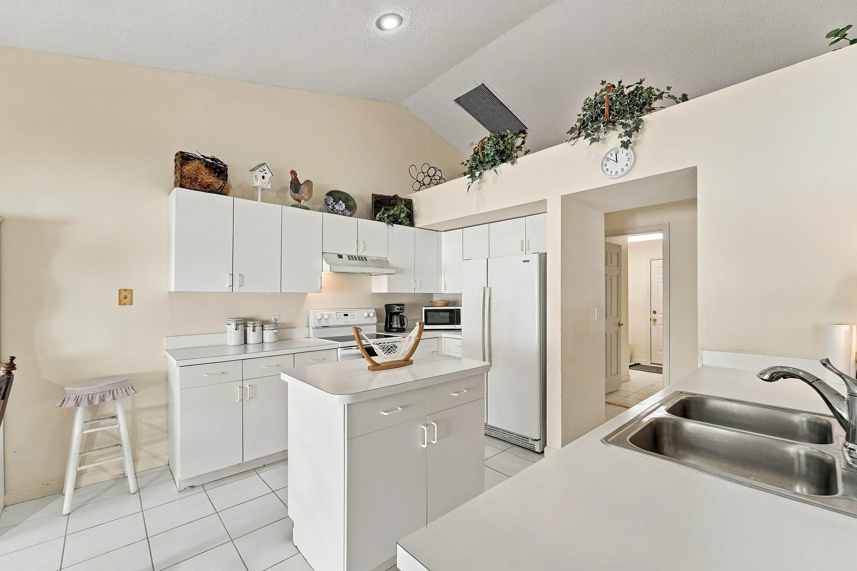 3705 BEACHWOOD Drive
